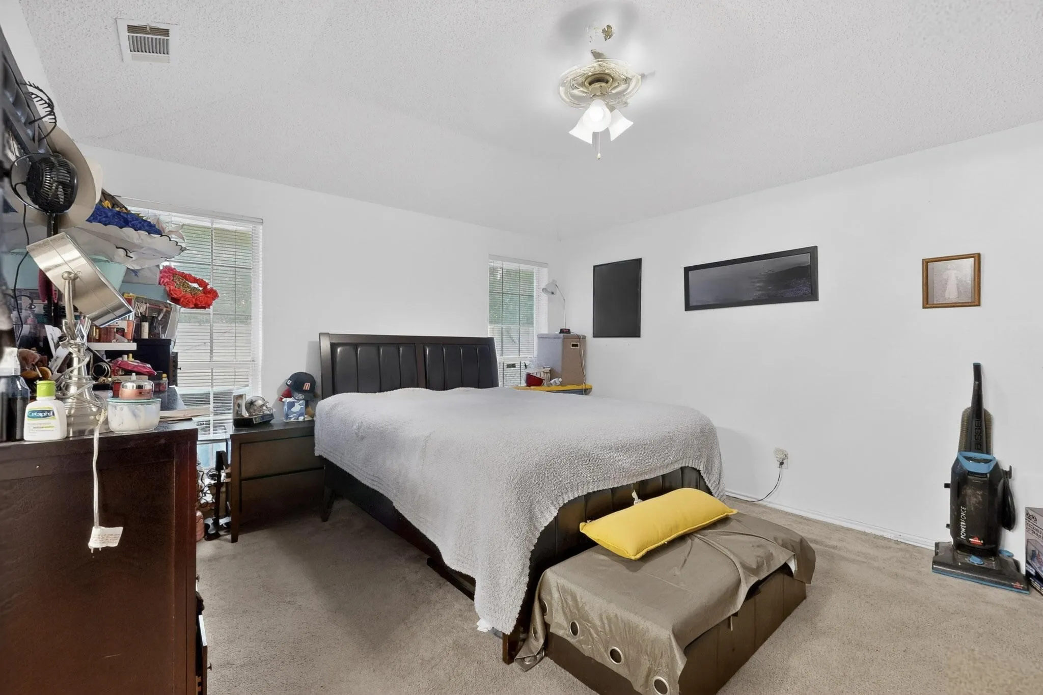 Single Family Residence For Sale in Ellis County , 412 Tara Lane, Red Oak, Texas 75154, 3 Bedroom, 2 Bathroom, 2 Garage spaces, 1,408 Sqft, built in 1997, Preowned, mls#21239492, Real Estate Agent in Red Oak, Homes For Sale in Ellis county, Homes For Sale in Red Oak, Realtor in Red Oak Texas, Real Estate Brokerage Independent Realty Texas, Luminita Cordes Realtor