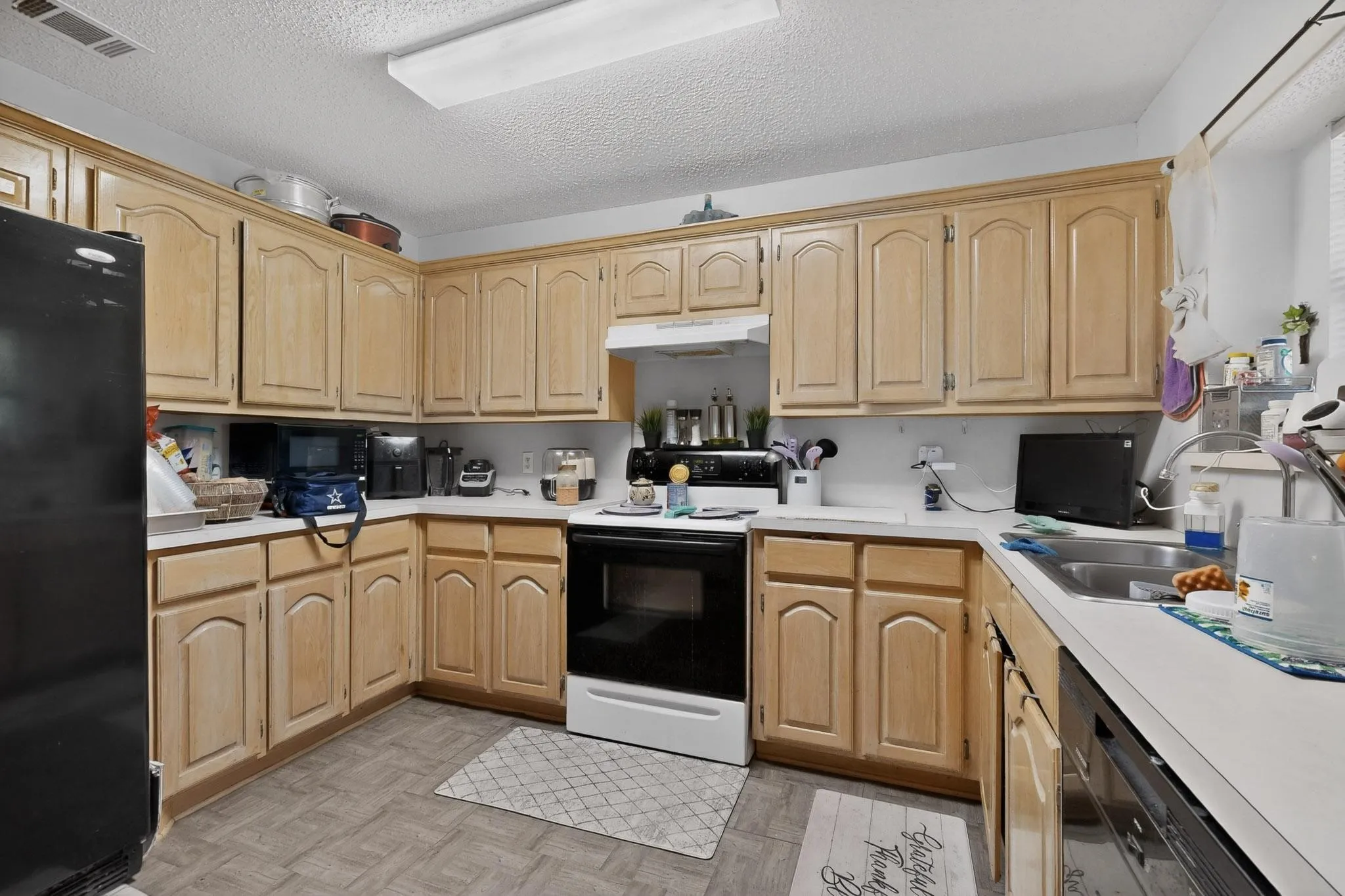 Single Family Residence For Sale in Ellis County , 412 Tara Lane, Red Oak, Texas 75154, 3 Bedroom, 2 Bathroom, 2 Garage spaces, 1,408 Sqft, built in 1997, Preowned, mls#21239492, Real Estate Agent in Red Oak, Homes For Sale in Ellis county, Homes For Sale in Red Oak, Realtor in Red Oak Texas, Real Estate Brokerage Independent Realty Texas, Luminita Cordes Realtor