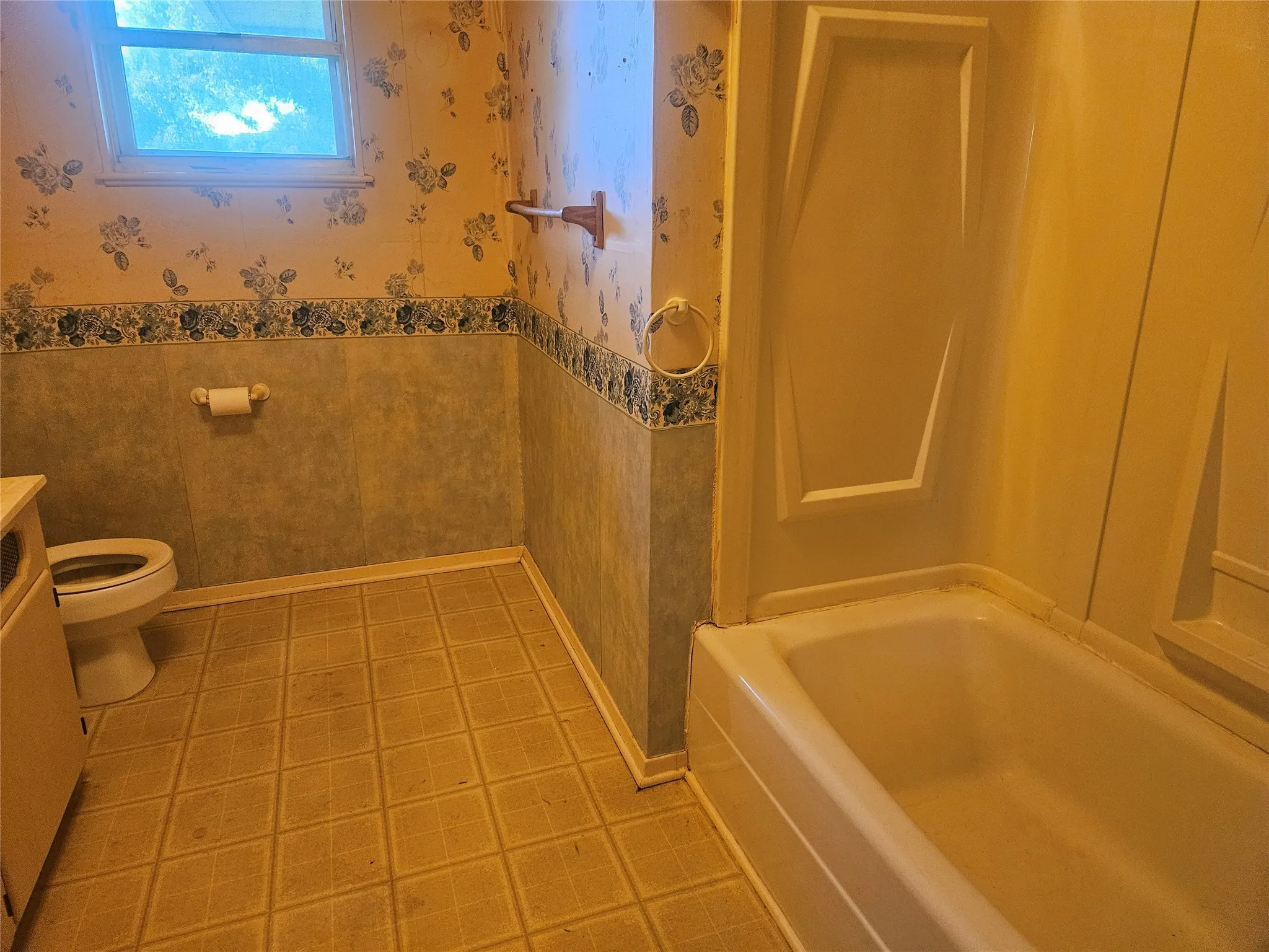 Single Family Residence For Sale in Johnson County , 2620 County Road 531, Burleson, Texas 76028, 2 Bedroom, 2 Bathroom, 4 Garage spaces, 1,838 Sqft, built in 1977, Preowned, mls#21242058, Real Estate Agent in Burleson, Homes For Sale in Johnson county, Homes For Sale in Burleson, Realtor in Burleson Texas, Real Estate Brokerage Independent Realty Texas, Luminita Cordes Realtor