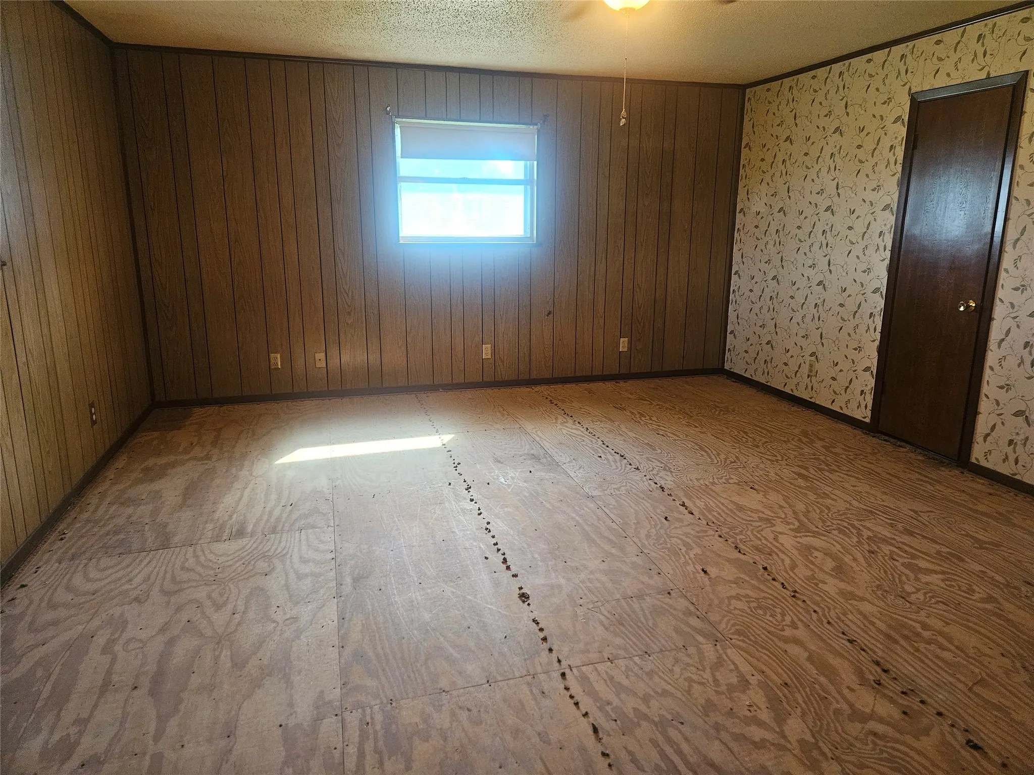 Single Family Residence For Sale in Johnson County , 2620 County Road 531, Burleson, Texas 76028, 2 Bedroom, 2 Bathroom, 4 Garage spaces, 1,838 Sqft, built in 1977, Preowned, mls#21242058, Real Estate Agent in Burleson, Homes For Sale in Johnson county, Homes For Sale in Burleson, Realtor in Burleson Texas, Real Estate Brokerage Independent Realty Texas, Luminita Cordes Realtor