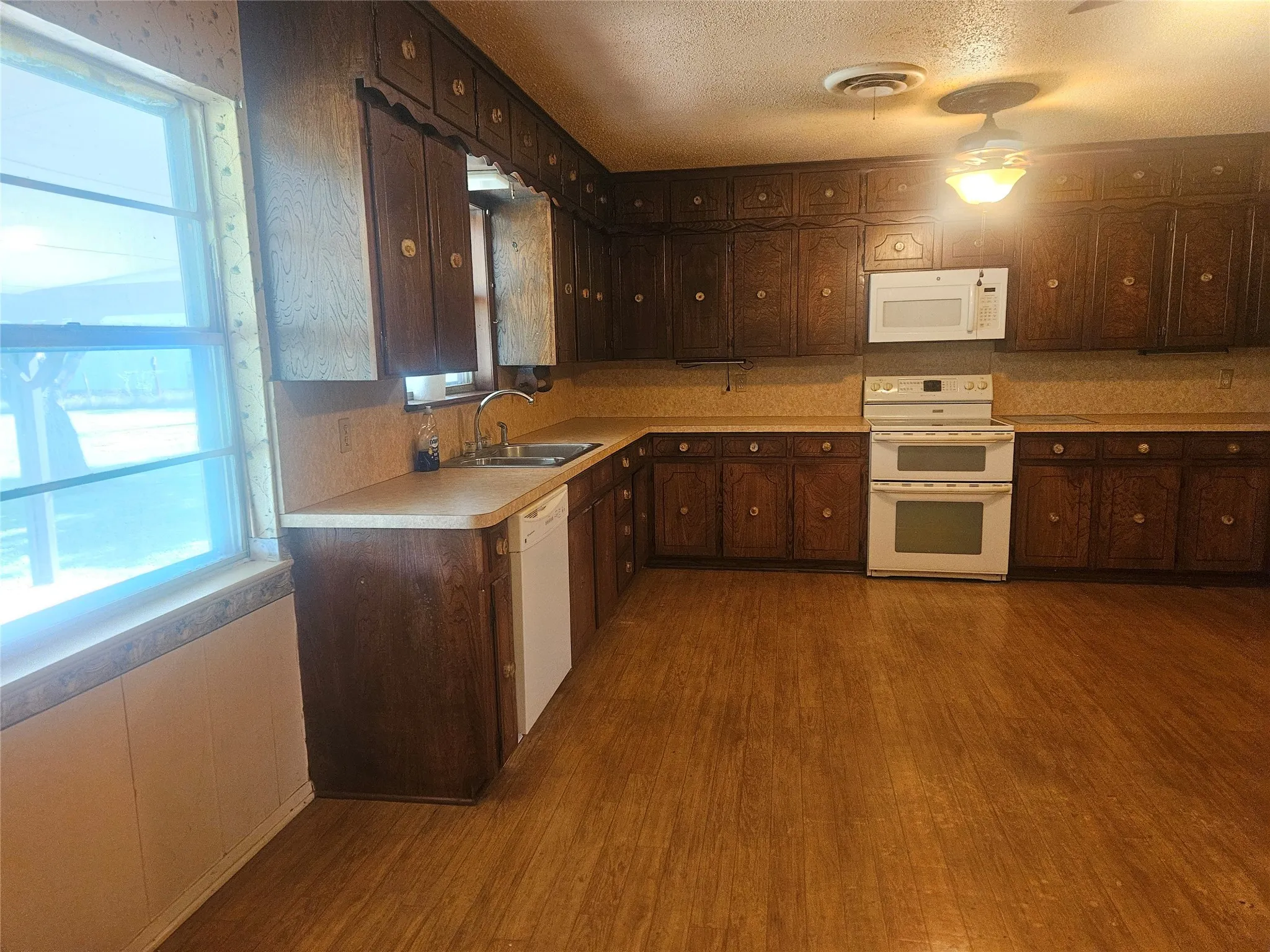 Fixer upper, the kitchen has great floors & natural lighting