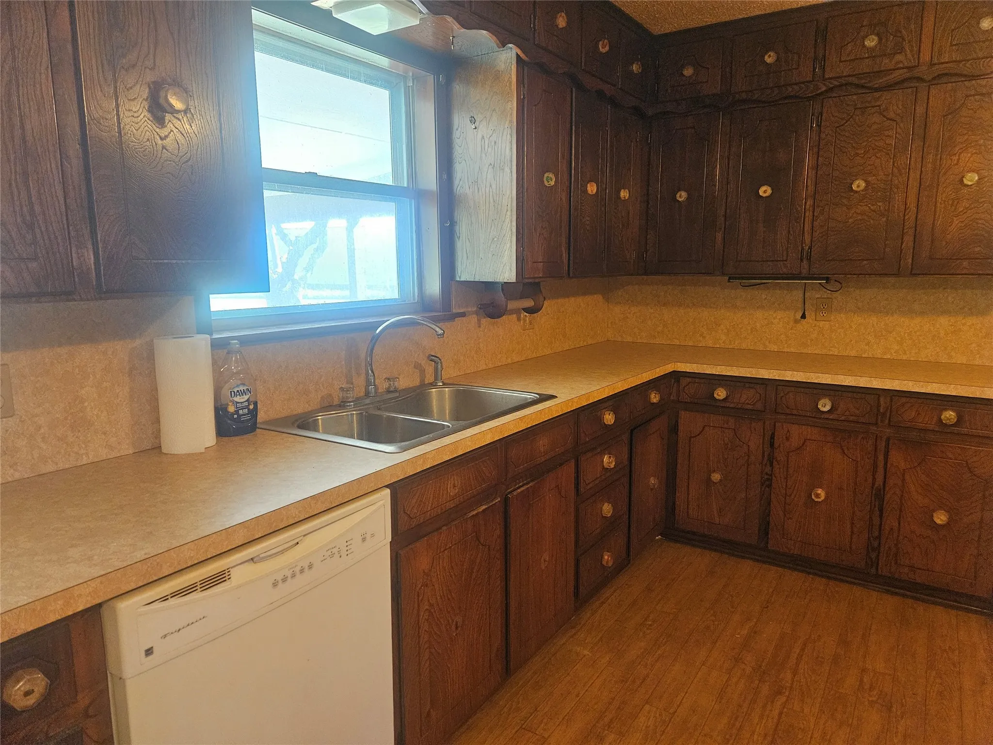 Single Family Residence For Sale in Johnson County , 2620 County Road 531, Burleson, Texas 76028, 2 Bedroom, 2 Bathroom, 4 Garage spaces, 1,838 Sqft, built in 1977, Preowned, mls#21242058, Real Estate Agent in Burleson, Homes For Sale in Johnson county, Homes For Sale in Burleson, Realtor in Burleson Texas, Real Estate Brokerage Independent Realty Texas, Luminita Cordes Realtor
