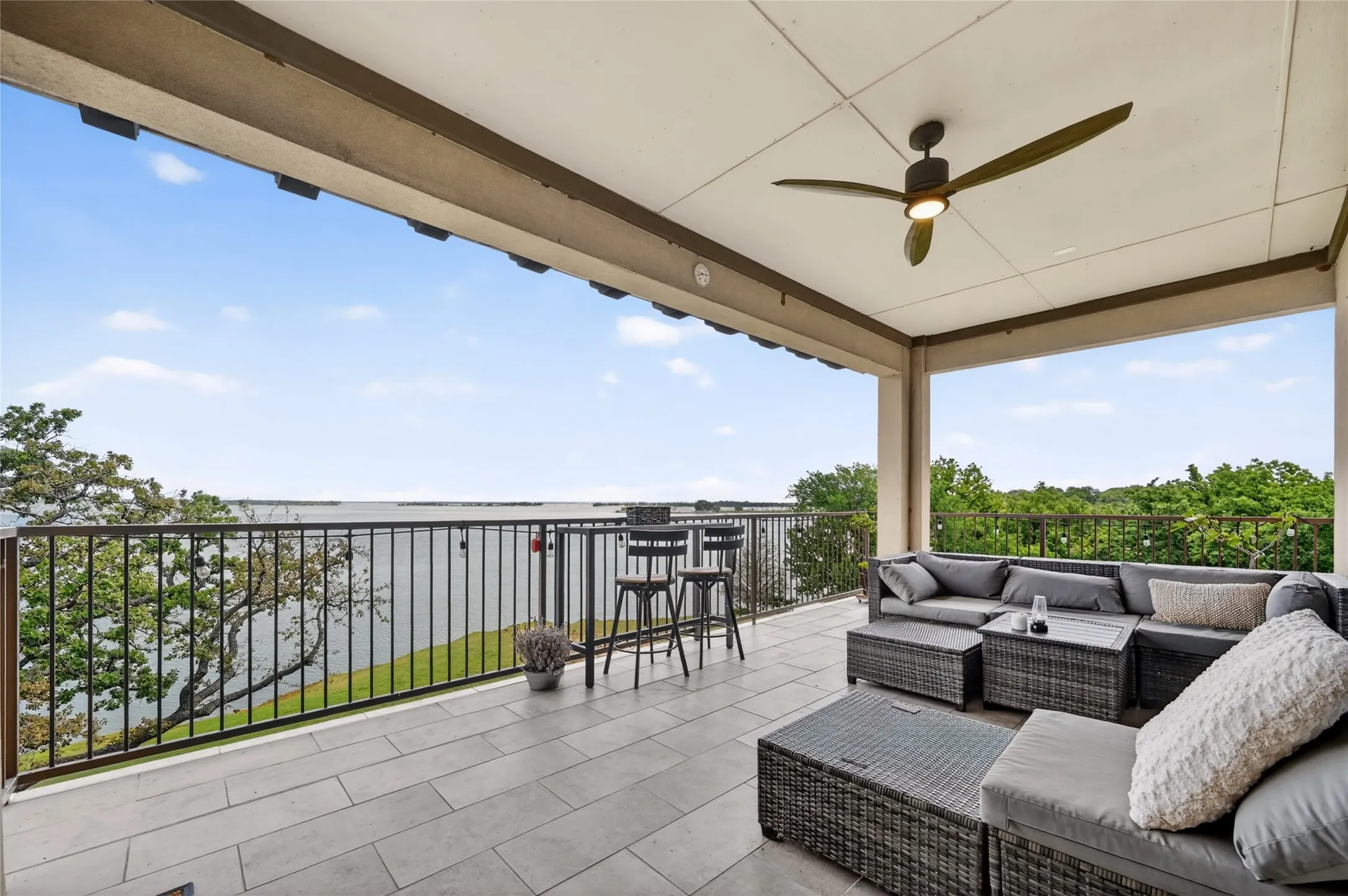 Condominium For Sale in Denton County , 500 Waters Edge Drive 324, Lake Dallas, Texas 75065, 3 Bedroom, 3 Bathroom, 2 Garage spaces, 1,886 Sqft, built in 2014, mls#21240631, Real Estate Agent in Lake Dallas, Homes For Sale in Denton county, Homes For Sale in Lake Dallas, Realtor in Lake Dallas Texas, Real Estate Brokerage Independent Realty Texas, Luminita Cordes Realtor