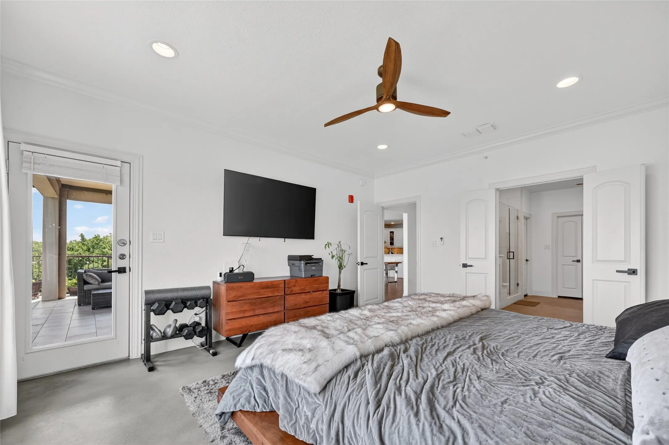 Condominium For Sale in Denton County , 500 Waters Edge Drive 324, Lake Dallas, Texas 75065, 3 Bedroom, 3 Bathroom, 2 Garage spaces, 1,886 Sqft, built in 2014, mls#21240631, Real Estate Agent in Lake Dallas, Homes For Sale in Denton county, Homes For Sale in Lake Dallas, Realtor in Lake Dallas Texas, Real Estate Brokerage Independent Realty Texas, Luminita Cordes Realtor