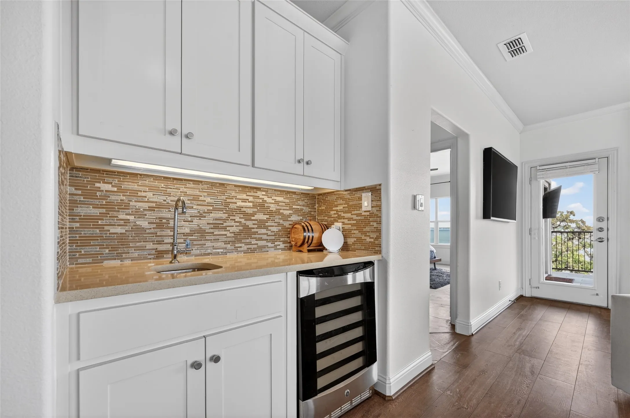 Condominium For Sale in Denton County , 500 Waters Edge Drive 324, Lake Dallas, Texas 75065, 3 Bedroom, 3 Bathroom, 2 Garage spaces, 1,886 Sqft, built in 2014, mls#21240631, Real Estate Agent in Lake Dallas, Homes For Sale in Denton county, Homes For Sale in Lake Dallas, Realtor in Lake Dallas Texas, Real Estate Brokerage Independent Realty Texas, Luminita Cordes Realtor