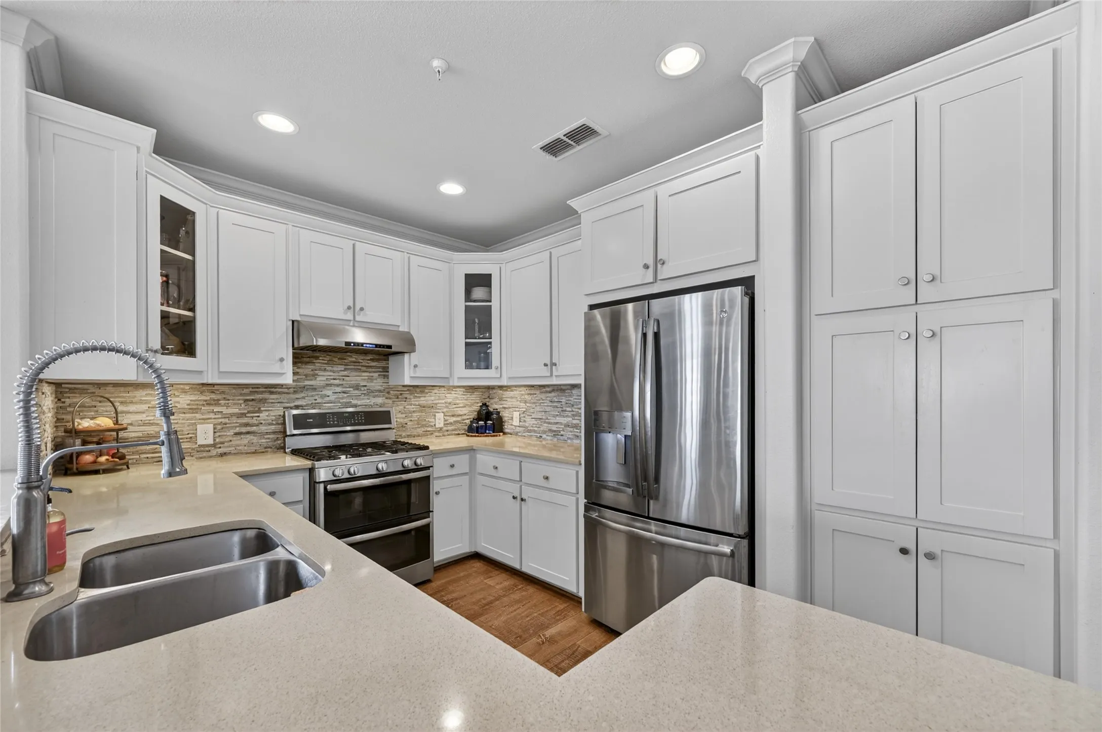 Condominium For Sale in Denton County , 500 Waters Edge Drive 324, Lake Dallas, Texas 75065, 3 Bedroom, 3 Bathroom, 2 Garage spaces, 1,886 Sqft, built in 2014, mls#21240631, Real Estate Agent in Lake Dallas, Homes For Sale in Denton county, Homes For Sale in Lake Dallas, Realtor in Lake Dallas Texas, Real Estate Brokerage Independent Realty Texas, Luminita Cordes Realtor