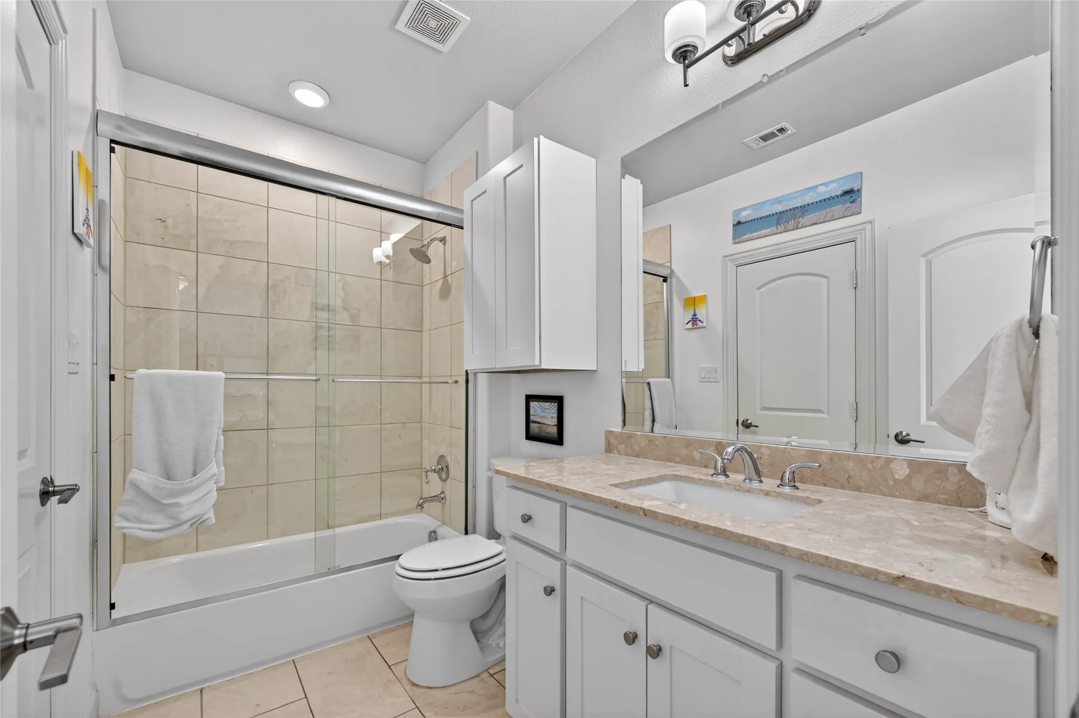 Condominium For Sale in Denton County , 500 Waters Edge Drive 324, Lake Dallas, Texas 75065, 3 Bedroom, 3 Bathroom, 2 Garage spaces, 1,886 Sqft, built in 2014, mls#21240631, Real Estate Agent in Lake Dallas, Homes For Sale in Denton county, Homes For Sale in Lake Dallas, Realtor in Lake Dallas Texas, Real Estate Brokerage Independent Realty Texas, Luminita Cordes Realtor