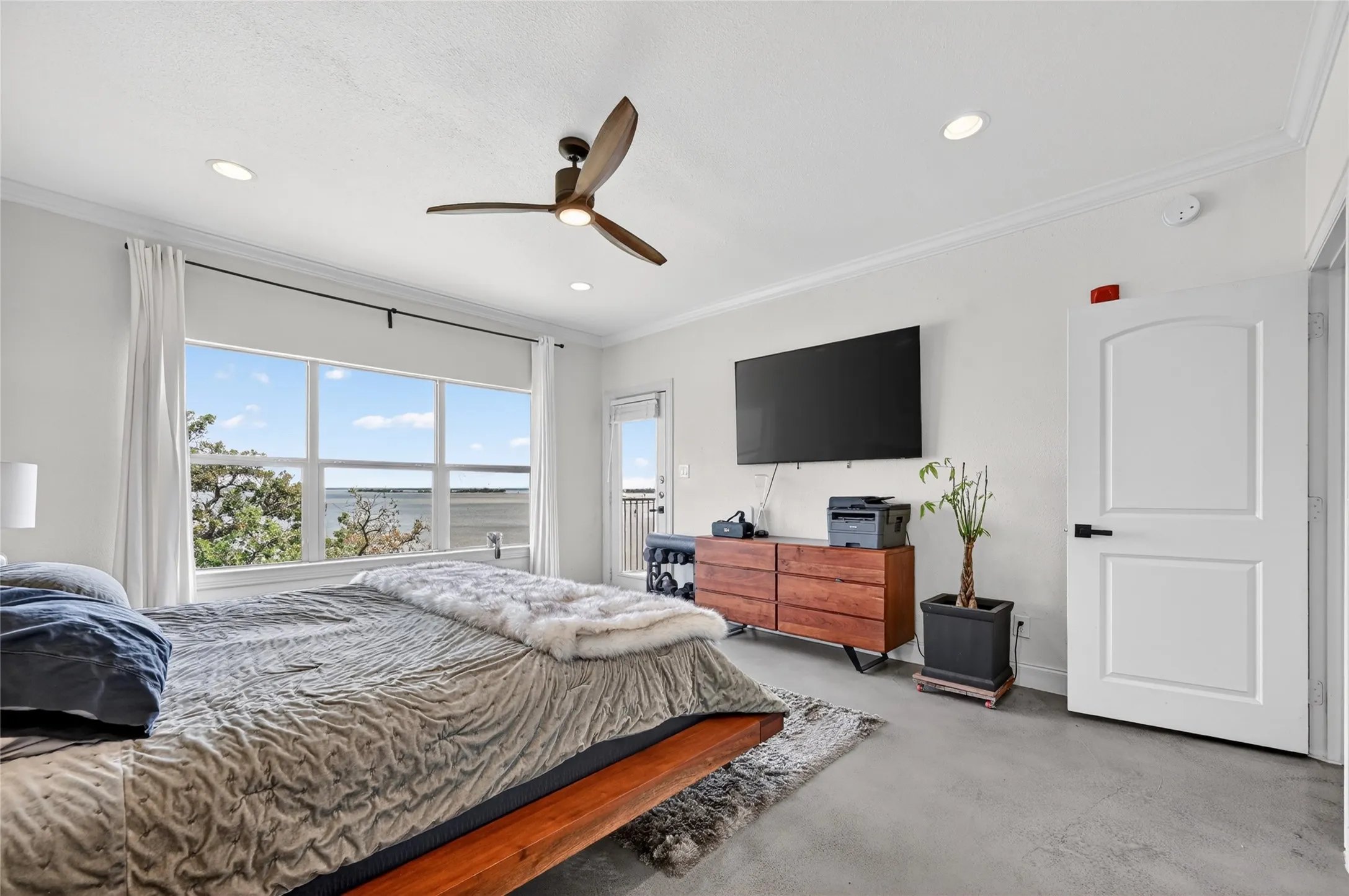 Condominium For Sale in Denton County , 500 Waters Edge Drive 324, Lake Dallas, Texas 75065, 3 Bedroom, 3 Bathroom, 2 Garage spaces, 1,886 Sqft, built in 2014, mls#21240631, Real Estate Agent in Lake Dallas, Homes For Sale in Denton county, Homes For Sale in Lake Dallas, Realtor in Lake Dallas Texas, Real Estate Brokerage Independent Realty Texas, Luminita Cordes Realtor