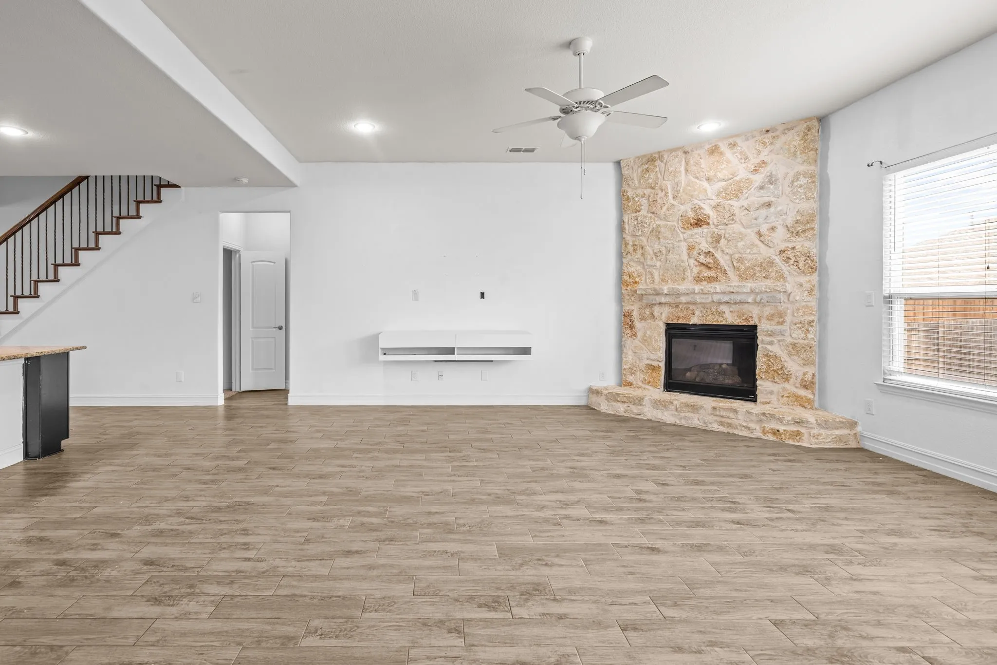 Single Family Residence For Sale in Tarrant County , 1929 Brahorn Lane, Fort Worth, Texas 76131, 4 Bedrooms, 4 Bathrooms, 3 Garage spaces, 3,474 Sqft, built in 2016, Price $500,000, mls#21241721, Real Estate Agent in Fort Worth, Homes For Sale in Tarrant county, Homes For Sale in Fort Worth, Realtor in Fort Worth Texas, Real Estate Brokerage Independent Realty Texas, Luminita Cordes Realtor