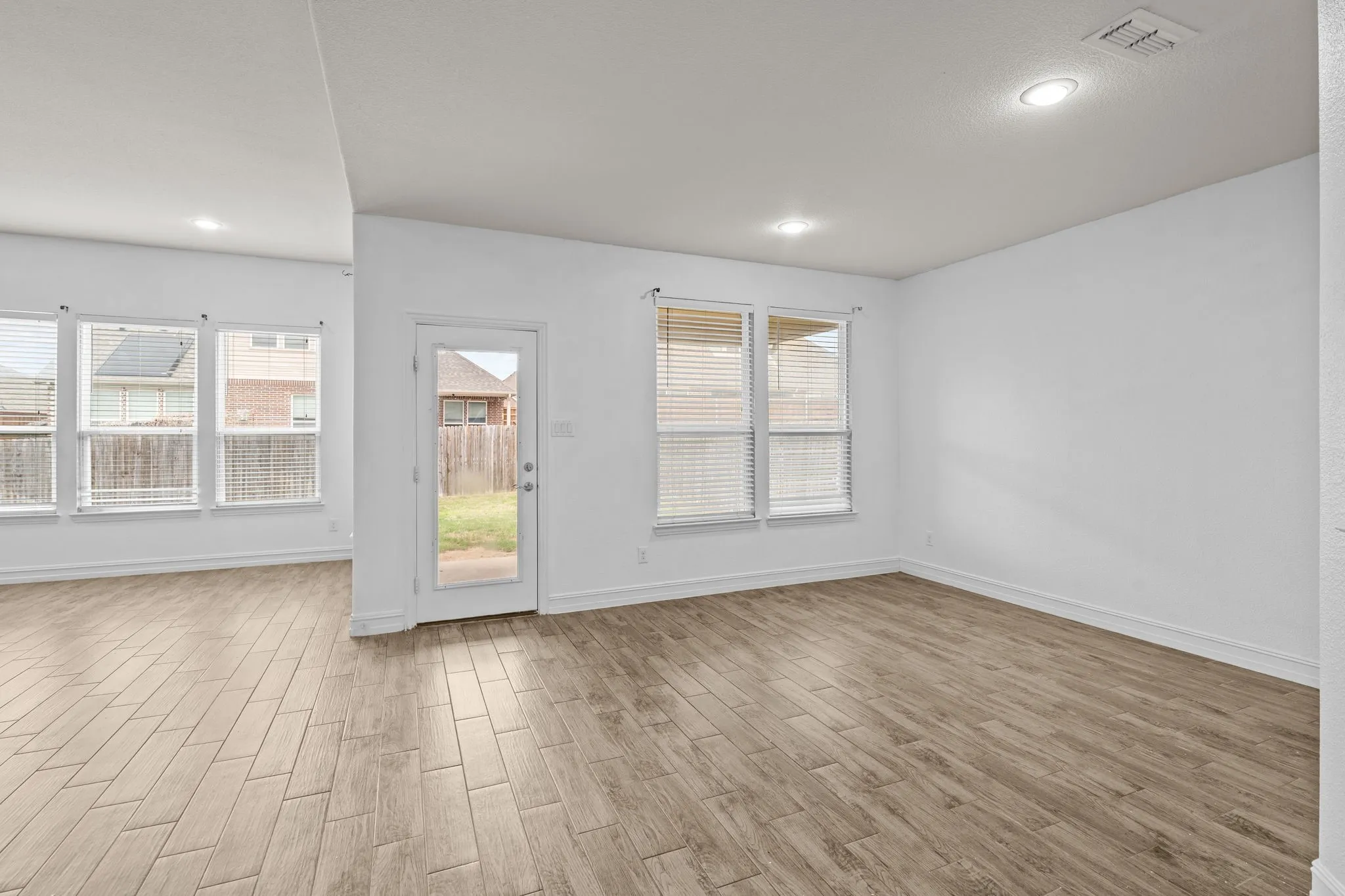 Single Family Residence For Sale in Tarrant County , 1929 Brahorn Lane, Fort Worth, Texas 76131, 4 Bedrooms, 4 Bathrooms, 3 Garage spaces, 3,474 Sqft, built in 2016, Price $500,000, mls#21241721, Real Estate Agent in Fort Worth, Homes For Sale in Tarrant county, Homes For Sale in Fort Worth, Realtor in Fort Worth Texas, Real Estate Brokerage Independent Realty Texas, Luminita Cordes Realtor