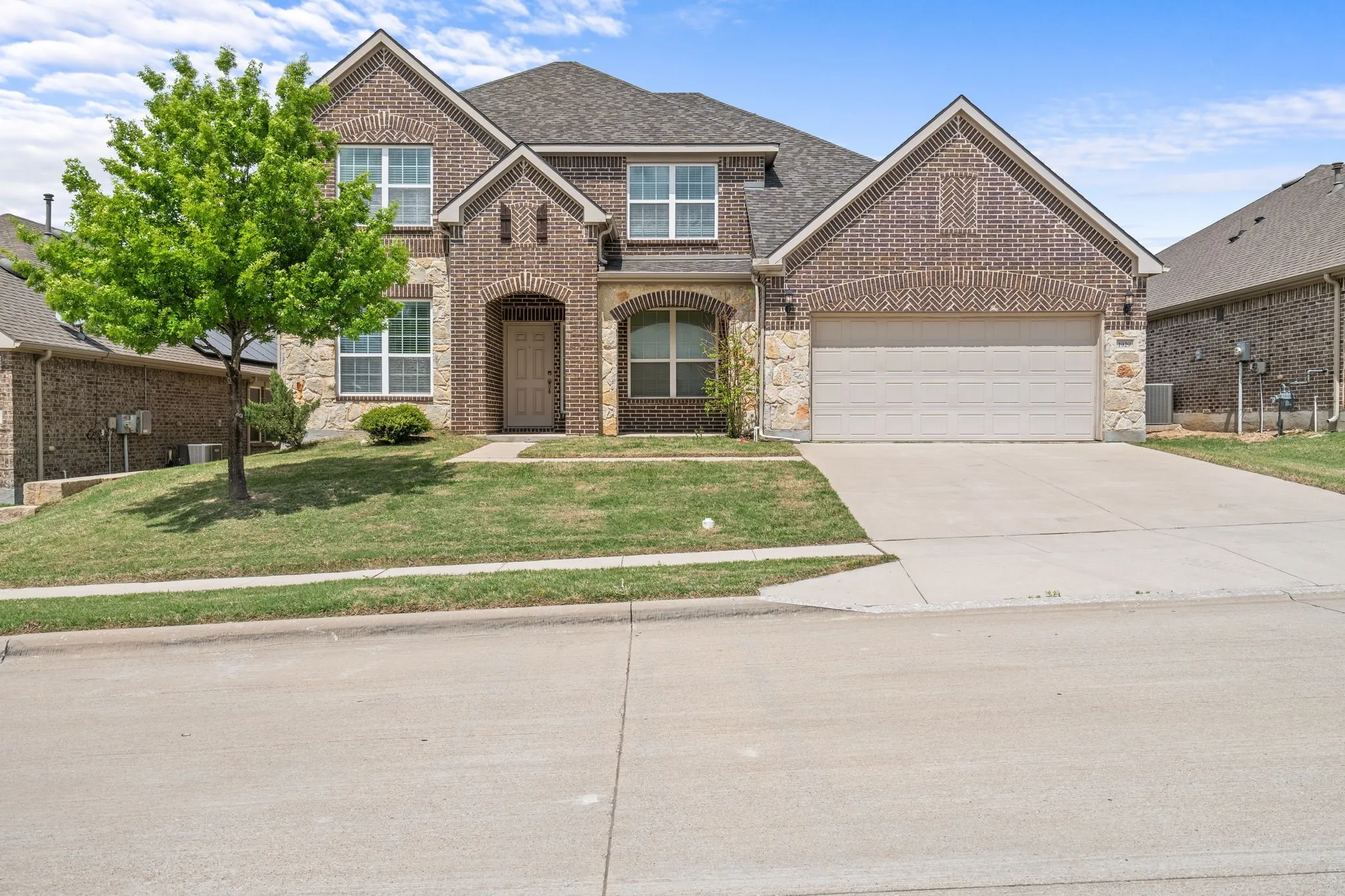 Single Family Residence For Sale in Tarrant County , 1929 Brahorn Lane, Fort Worth, Texas 76131, 4 Bedrooms, 4 Bathrooms, 3 Garage spaces, 3,474 Sqft, built in 2016, Price $500,000, mls#21241721, Real Estate Agent in Fort Worth, Homes For Sale in Tarrant county, Homes For Sale in Fort Worth, Realtor in Fort Worth Texas, Real Estate Brokerage Independent Realty Texas, Luminita Cordes Realtor
