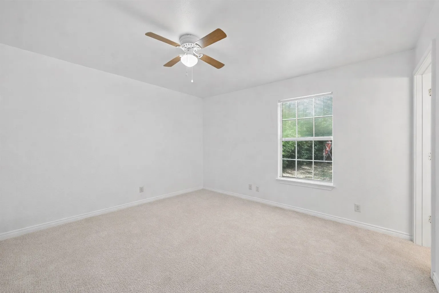 Single Family Residence For Sale in Henderson County , 214 Wildflower Drive, Gun Barrel City, Texas 75156, 3 Bedroom, 2 Bathroom, Garage spaces, 1,488 Sqft, built in 2003, Preowned, mls#21242017, Real Estate Agent in Gun Barrel City, Homes For Sale in Henderson county, Homes For Sale in Gun Barrel City, Realtor in Gun Barrel City Texas, Real Estate Brokerage Independent Realty Texas, Luminita Cordes Realtor