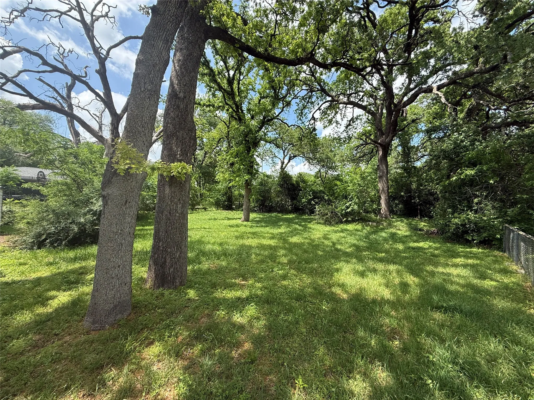 Single Family Residence For Sale in Tarrant County , 5408 Sam Calloway Road, River Oaks, Texas 76114, 3 Bedroom, 1 Bathroom, 1 Garage spaces, 1,276 Sqft, built in 1953, mls#21242070, Real Estate Agent in River Oaks, Homes For Sale in Tarrant county, Homes For Sale in River Oaks, Realtor in River Oaks Texas, Real Estate Brokerage Independent Realty Texas, Luminita Cordes Realtor