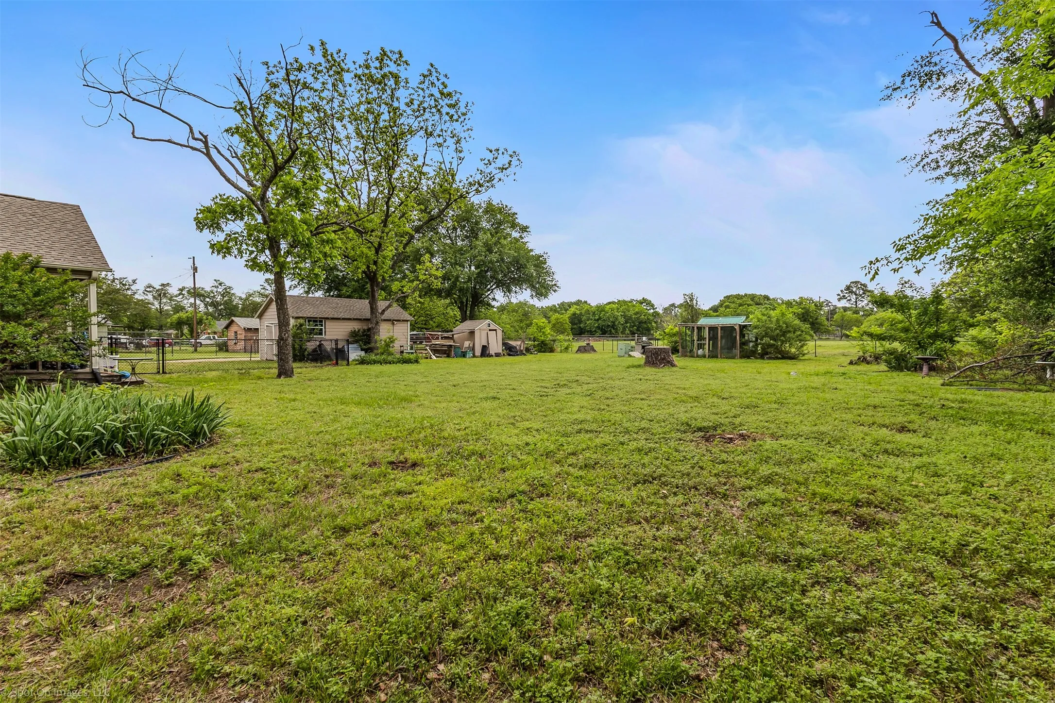 Single Family Residence For Sale in Kaufman County , 914 Griffith Avenue, Terrell, Texas 75160, 3 Bedroom, 2 Bathroom, 1 Garage spaces, 1,882 Sqft, built in 1950, Preowned, mls#21233164, Real Estate Agent in Terrell, Homes For Sale in Kaufman county, Homes For Sale in Terrell, Realtor in Terrell Texas, Real Estate Brokerage Independent Realty Texas, Luminita Cordes Realtor
