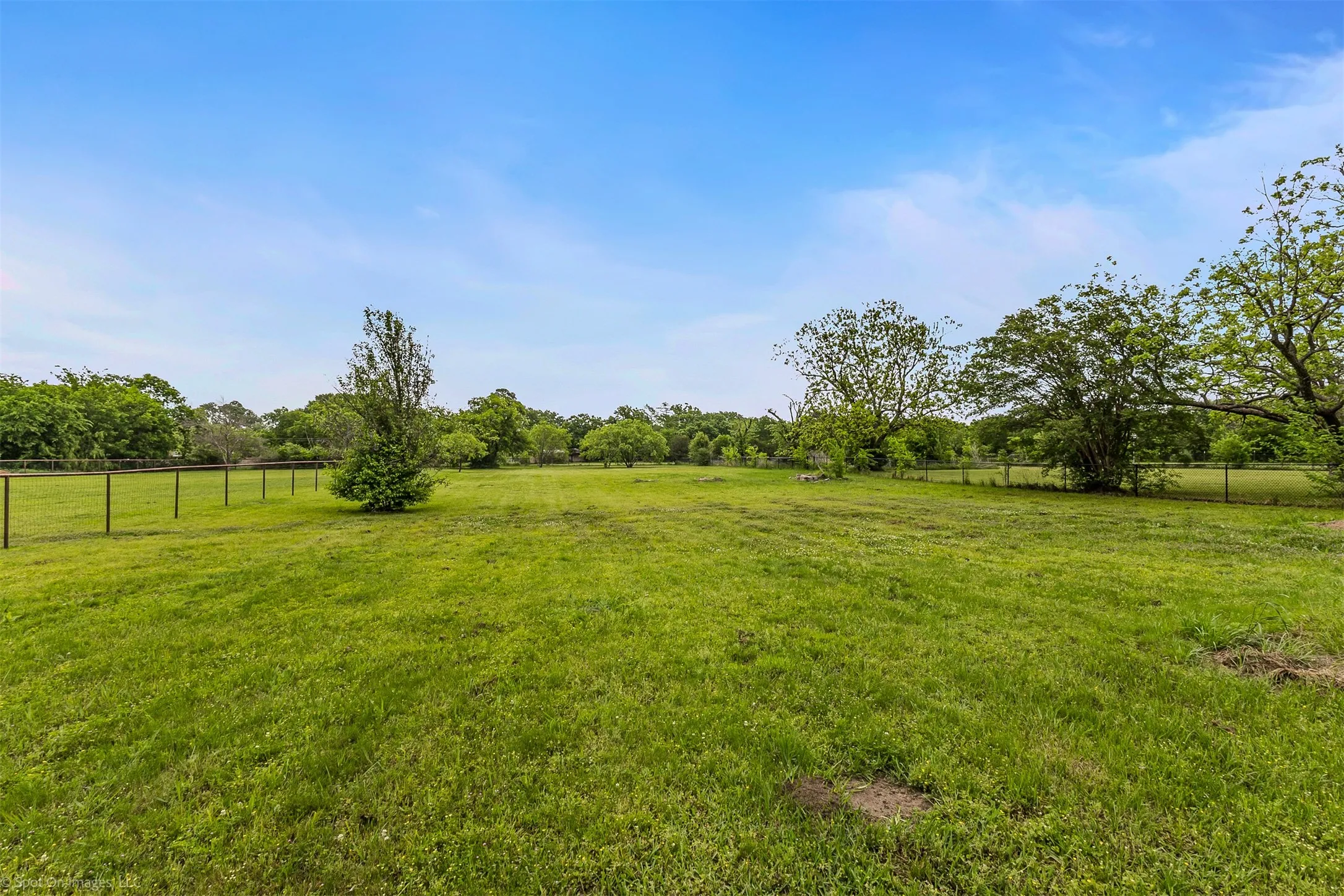 Single Family Residence For Sale in Kaufman County , 914 Griffith Avenue, Terrell, Texas 75160, 3 Bedroom, 2 Bathroom, 1 Garage spaces, 1,882 Sqft, built in 1950, Preowned, mls#21233164, Real Estate Agent in Terrell, Homes For Sale in Kaufman county, Homes For Sale in Terrell, Realtor in Terrell Texas, Real Estate Brokerage Independent Realty Texas, Luminita Cordes Realtor