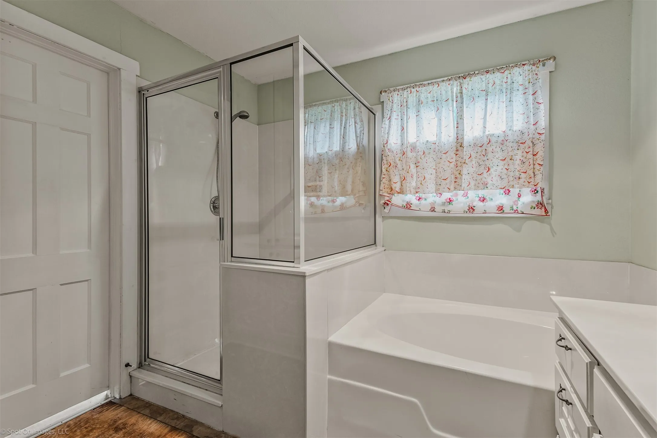 Single Family Residence For Sale in Kaufman County , 914 Griffith Avenue, Terrell, Texas 75160, 3 Bedroom, 2 Bathroom, 1 Garage spaces, 1,882 Sqft, built in 1950, Preowned, mls#21233164, Real Estate Agent in Terrell, Homes For Sale in Kaufman county, Homes For Sale in Terrell, Realtor in Terrell Texas, Real Estate Brokerage Independent Realty Texas, Luminita Cordes Realtor