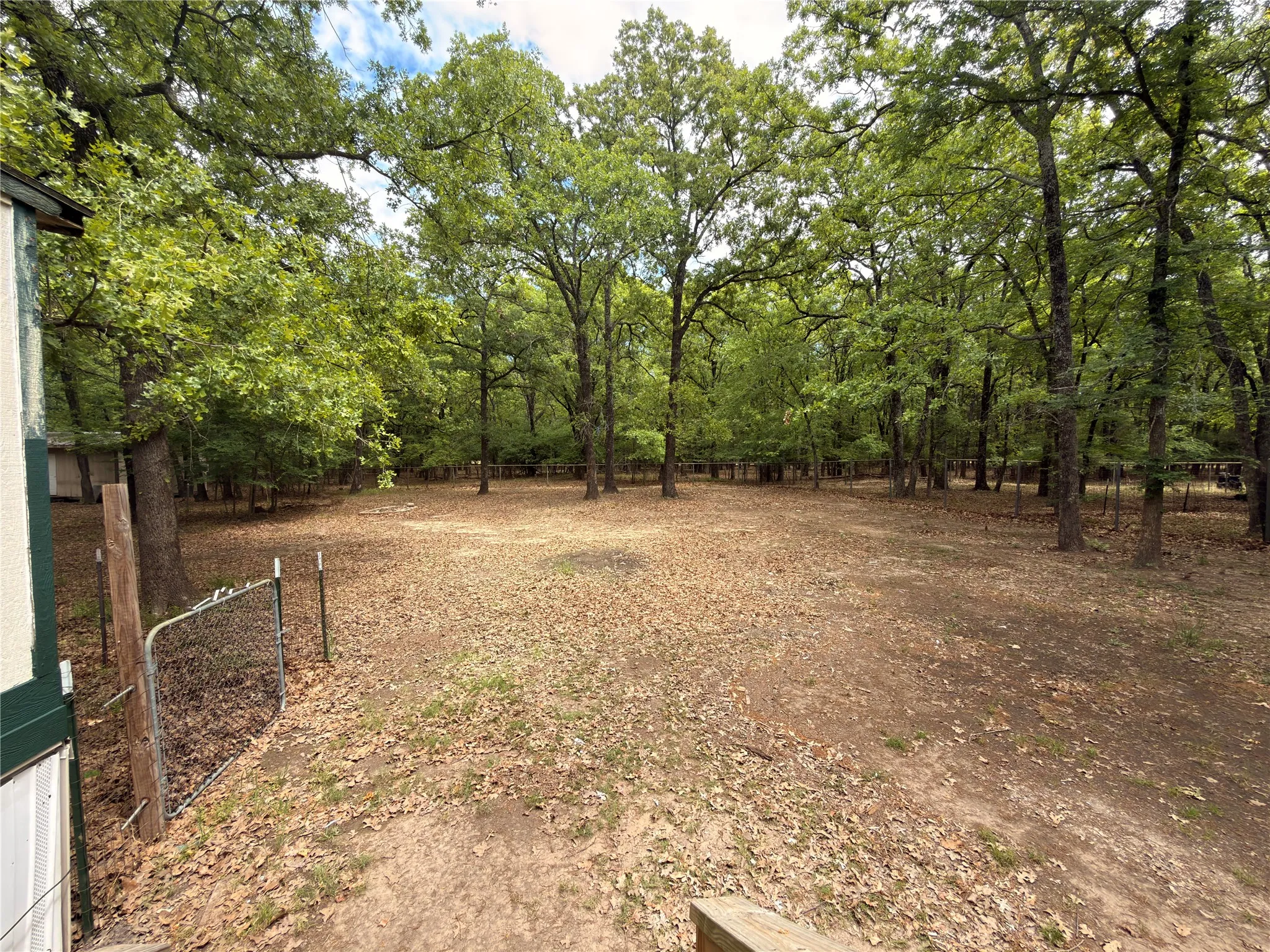 Mobile Home For Sale in Hunt County , 1300 Red Hawk Bay Drive, West Tawakoni, Texas 75474, 3 Bedroom, 2 Bathroom, Garage spaces, 924 Sqft, built in 1985, Preowned, mls#21242136, Real Estate Agent in West Tawakoni, Homes For Sale in Hunt county, Homes For Sale in West Tawakoni, Realtor in West Tawakoni Texas, Real Estate Brokerage Independent Realty Texas, Luminita Cordes Realtor