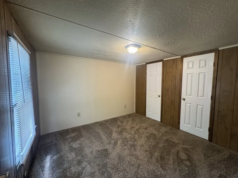 Mobile Home For Sale in Hunt County , 1300 Red Hawk Bay Drive, West Tawakoni, Texas 75474, 3 Bedroom, 2 Bathroom, Garage spaces, 924 Sqft, built in 1985, Preowned, mls#21242136, Real Estate Agent in West Tawakoni, Homes For Sale in Hunt county, Homes For Sale in West Tawakoni, Realtor in West Tawakoni Texas, Real Estate Brokerage Independent Realty Texas, Luminita Cordes Realtor