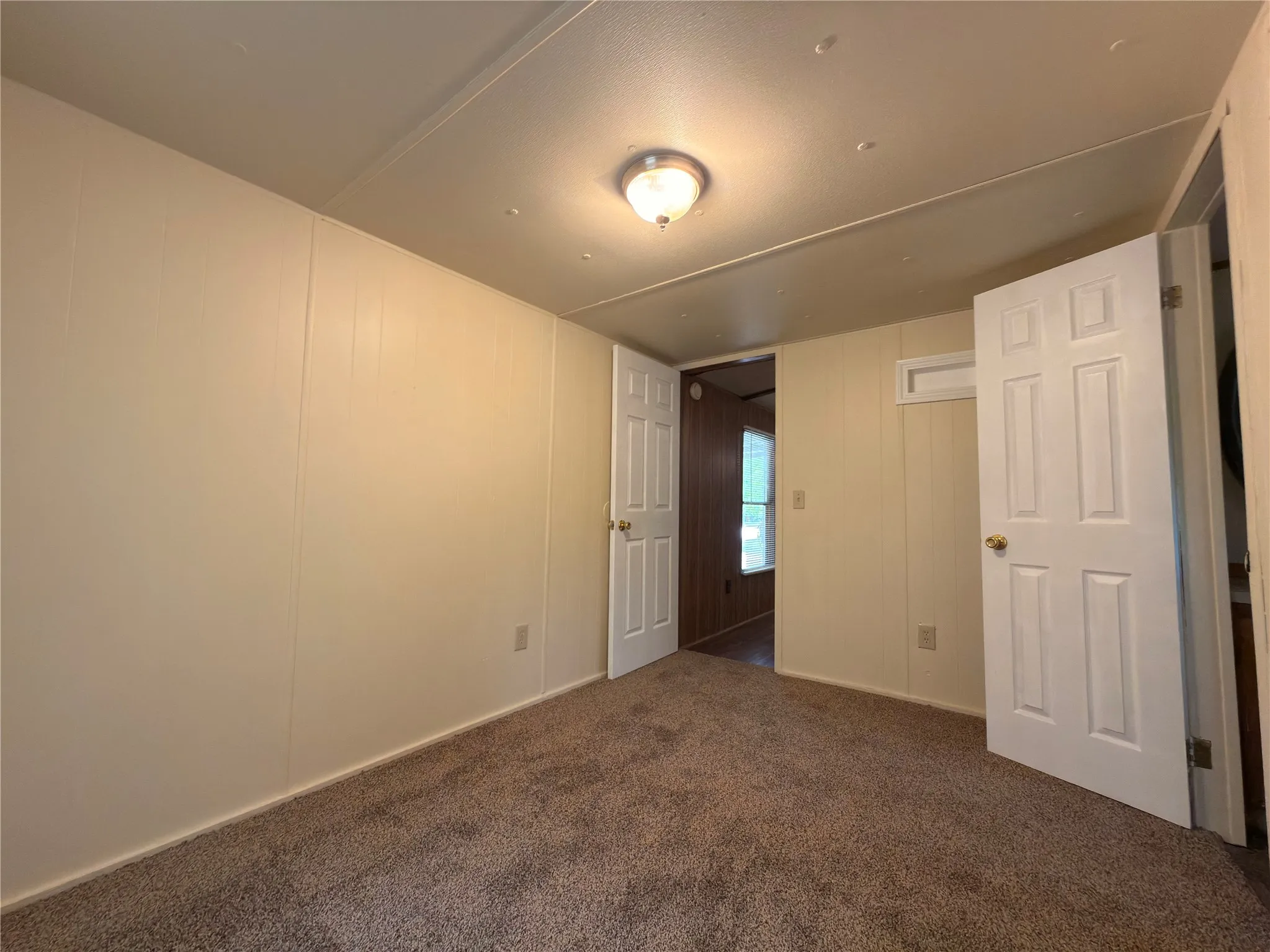 Mobile Home For Sale in Hunt County , 1300 Red Hawk Bay Drive, West Tawakoni, Texas 75474, 3 Bedroom, 2 Bathroom, Garage spaces, 924 Sqft, built in 1985, Preowned, mls#21242136, Real Estate Agent in West Tawakoni, Homes For Sale in Hunt county, Homes For Sale in West Tawakoni, Realtor in West Tawakoni Texas, Real Estate Brokerage Independent Realty Texas, Luminita Cordes Realtor