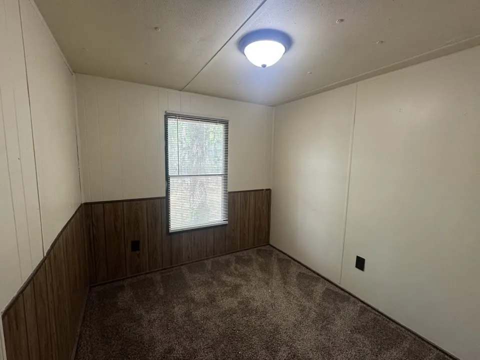 Mobile Home For Sale in Hunt County , 1300 Red Hawk Bay Drive, West Tawakoni, Texas 75474, 3 Bedroom, 2 Bathroom, Garage spaces, 924 Sqft, built in 1985, Preowned, mls#21242136, Real Estate Agent in West Tawakoni, Homes For Sale in Hunt county, Homes For Sale in West Tawakoni, Realtor in West Tawakoni Texas, Real Estate Brokerage Independent Realty Texas, Luminita Cordes Realtor