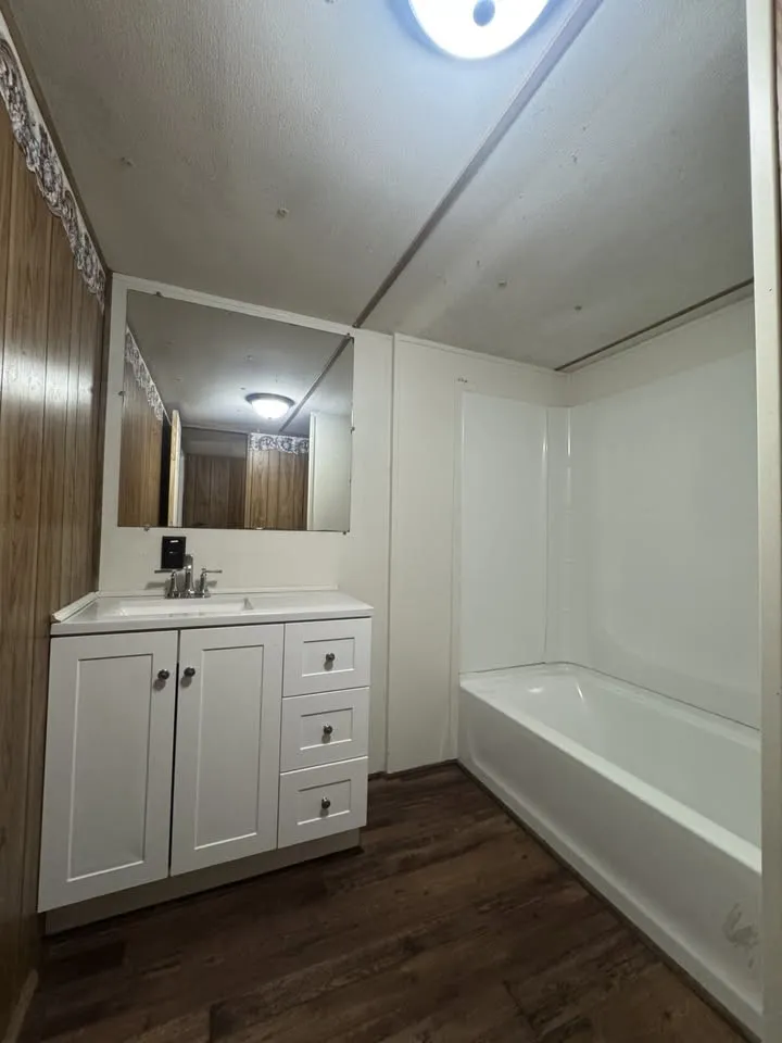 Mobile Home For Sale in Hunt County , 1300 Red Hawk Bay Drive, West Tawakoni, Texas 75474, 3 Bedroom, 2 Bathroom, Garage spaces, 924 Sqft, built in 1985, Preowned, mls#21242136, Real Estate Agent in West Tawakoni, Homes For Sale in Hunt county, Homes For Sale in West Tawakoni, Realtor in West Tawakoni Texas, Real Estate Brokerage Independent Realty Texas, Luminita Cordes Realtor
