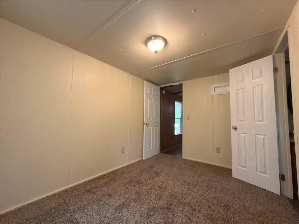 Mobile Home For Sale in Hunt County , 1300 Red Hawk Bay Drive, West Tawakoni, Texas 75474, 3 Bedroom, 2 Bathroom, Garage spaces, 924 Sqft, built in 1985, Preowned, mls#21242136, Real Estate Agent in West Tawakoni, Homes For Sale in Hunt county, Homes For Sale in West Tawakoni, Realtor in West Tawakoni Texas, Real Estate Brokerage Independent Realty Texas, Luminita Cordes Realtor