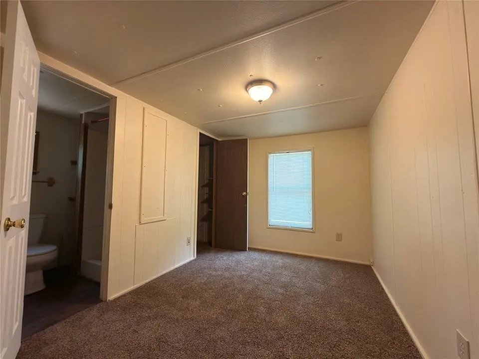 Mobile Home For Sale in Hunt County , 1300 Red Hawk Bay Drive, West Tawakoni, Texas 75474, 3 Bedroom, 2 Bathroom, Garage spaces, 924 Sqft, built in 1985, Preowned, mls#21242136, Real Estate Agent in West Tawakoni, Homes For Sale in Hunt county, Homes For Sale in West Tawakoni, Realtor in West Tawakoni Texas, Real Estate Brokerage Independent Realty Texas, Luminita Cordes Realtor