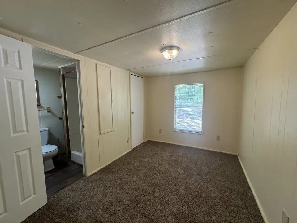 Mobile Home For Sale in Hunt County , 1300 Red Hawk Bay Drive, West Tawakoni, Texas 75474, 3 Bedroom, 2 Bathroom, Garage spaces, 924 Sqft, built in 1985, Preowned, mls#21242136, Real Estate Agent in West Tawakoni, Homes For Sale in Hunt county, Homes For Sale in West Tawakoni, Realtor in West Tawakoni Texas, Real Estate Brokerage Independent Realty Texas, Luminita Cordes Realtor