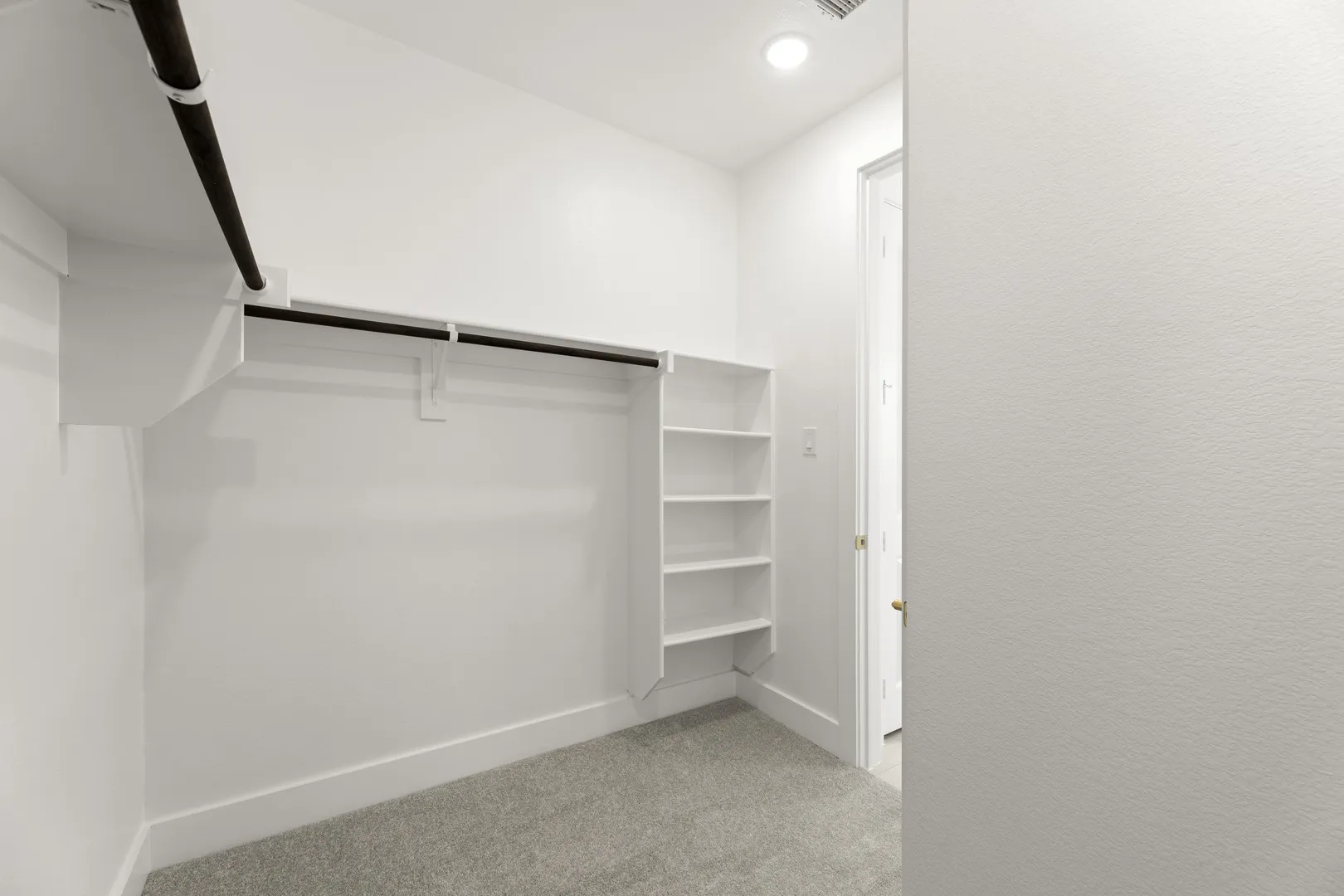 18. 3724 Outpost - Closet