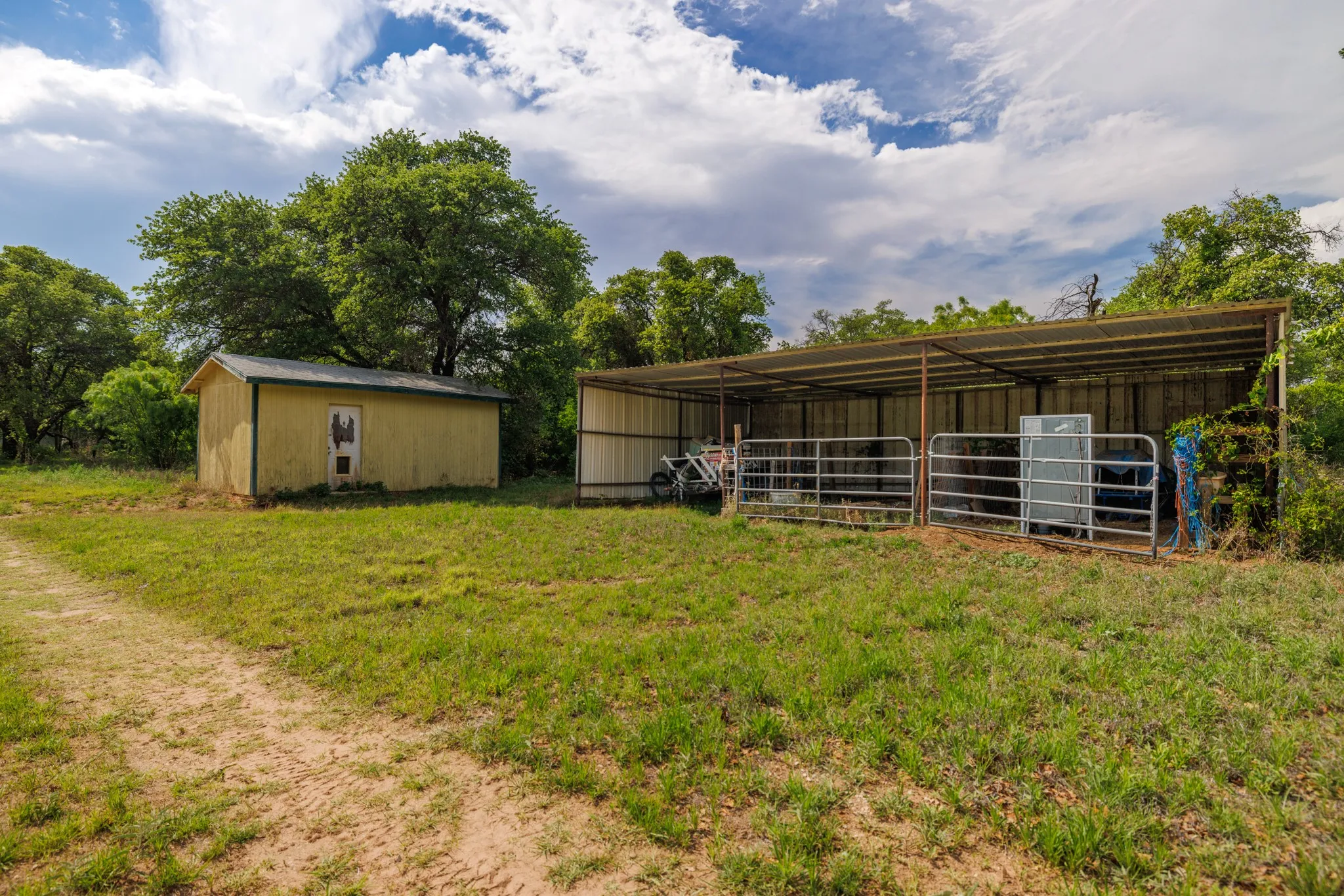 Mobile Home For Sale in Jones County , 8378 County Road 358, Anson, Texas 79501, 3 Bedroom, 2 Bathroom, 5 Garage spaces, 1,560 Sqft, built in 2008, Preowned, mls#21222960, Real Estate Agent in Anson, Homes For Sale in Jones county, Homes For Sale in Anson, Realtor in Anson Texas, Real Estate Brokerage Independent Realty Texas, Luminita Cordes Realtor