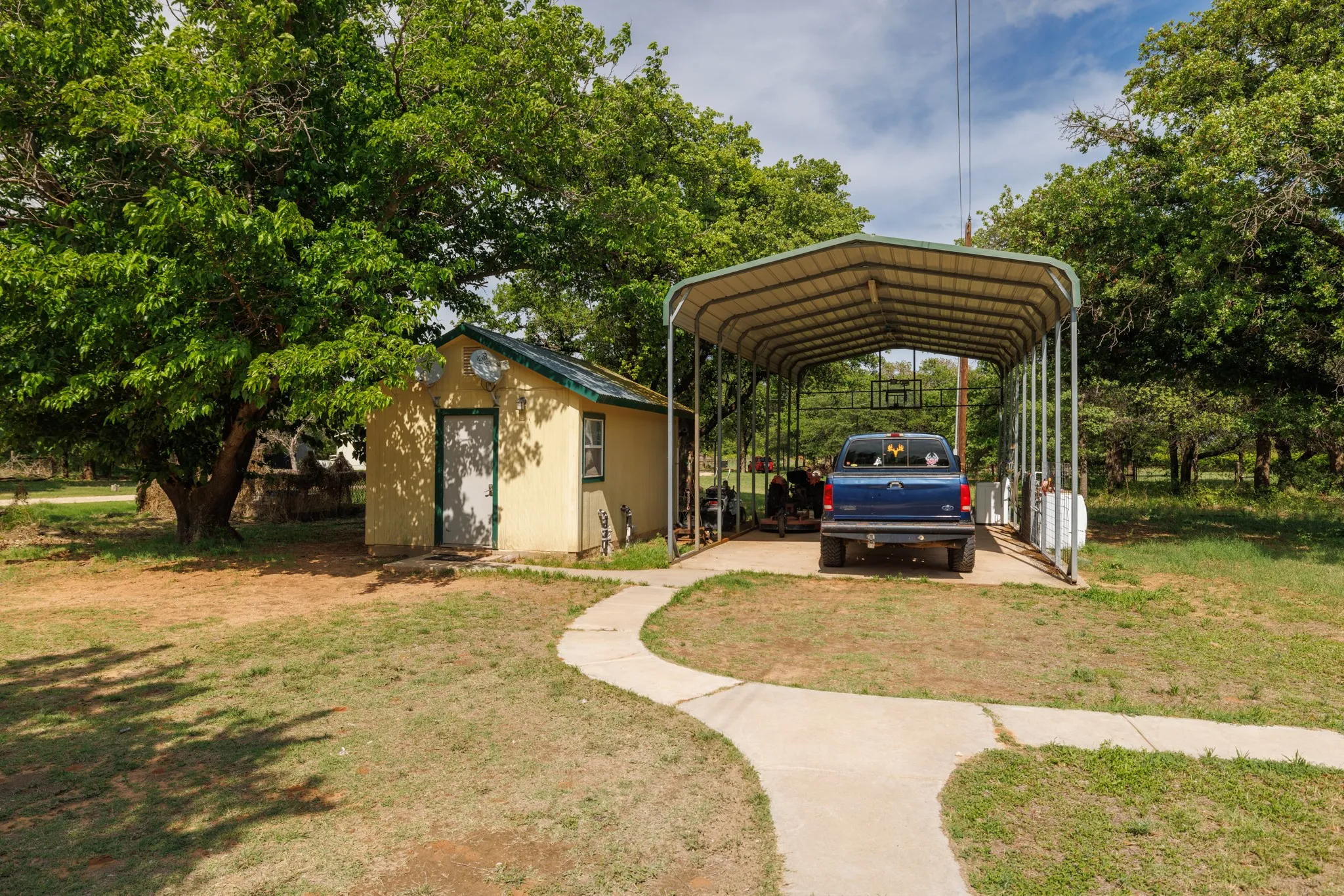 Mobile Home For Sale in Jones County , 8378 County Road 358, Anson, Texas 79501, 3 Bedroom, 2 Bathroom, 5 Garage spaces, 1,560 Sqft, built in 2008, Preowned, mls#21222960, Real Estate Agent in Anson, Homes For Sale in Jones county, Homes For Sale in Anson, Realtor in Anson Texas, Real Estate Brokerage Independent Realty Texas, Luminita Cordes Realtor