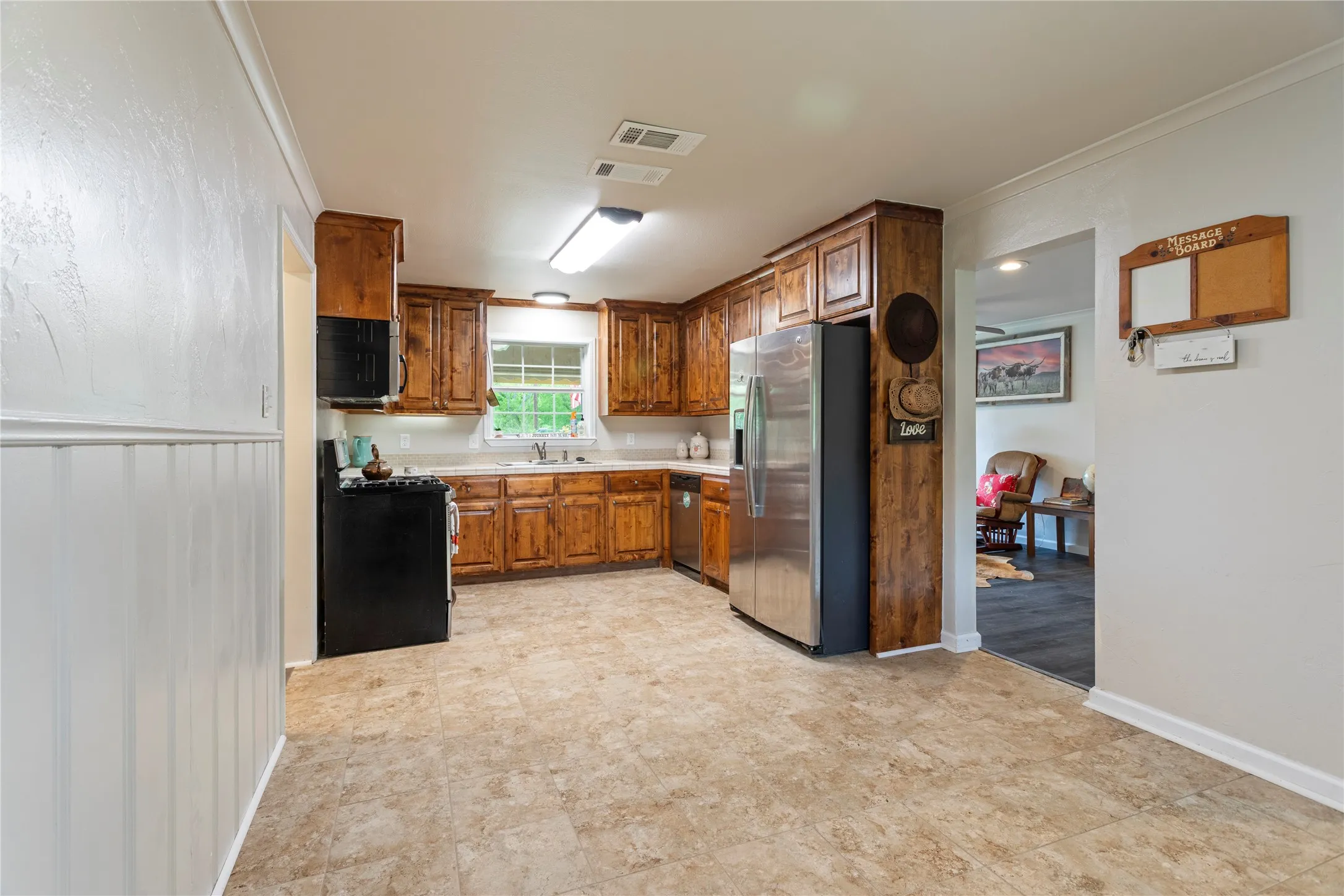 Single Family Residence For Sale in Van Zandt County , 1921 Fm 279, Ben Wheeler, Texas 75754, 3 Bedroom, 2 Bathroom, 2 Garage spaces, 1,943 Sqft, built in 1969, mls#21242159, Real Estate Agent in Ben Wheeler, Homes For Sale in Van Zandt county, Homes For Sale in Ben Wheeler, Realtor in Ben Wheeler Texas, Real Estate Brokerage Independent Realty Texas, Luminita Cordes Realtor