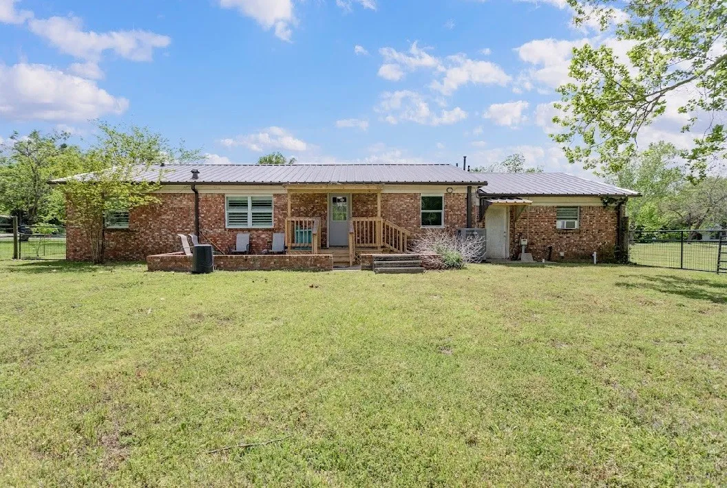 Single Family Residence For Sale in Van Zandt County , 1921 Fm 279, Ben Wheeler, Texas 75754, 3 Bedroom, 2 Bathroom, 2 Garage spaces, 1,943 Sqft, built in 1969, mls#21242159, Real Estate Agent in Ben Wheeler, Homes For Sale in Van Zandt county, Homes For Sale in Ben Wheeler, Realtor in Ben Wheeler Texas, Real Estate Brokerage Independent Realty Texas, Luminita Cordes Realtor