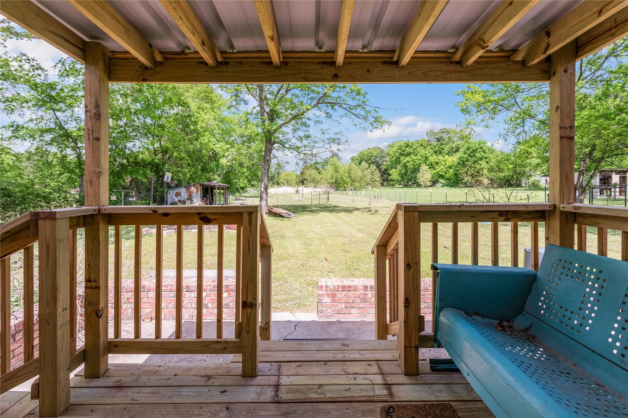 Single Family Residence For Sale in Van Zandt County , 1921 Fm 279, Ben Wheeler, Texas 75754, 3 Bedroom, 2 Bathroom, 2 Garage spaces, 1,943 Sqft, built in 1969, mls#21242159, Real Estate Agent in Ben Wheeler, Homes For Sale in Van Zandt county, Homes For Sale in Ben Wheeler, Realtor in Ben Wheeler Texas, Real Estate Brokerage Independent Realty Texas, Luminita Cordes Realtor