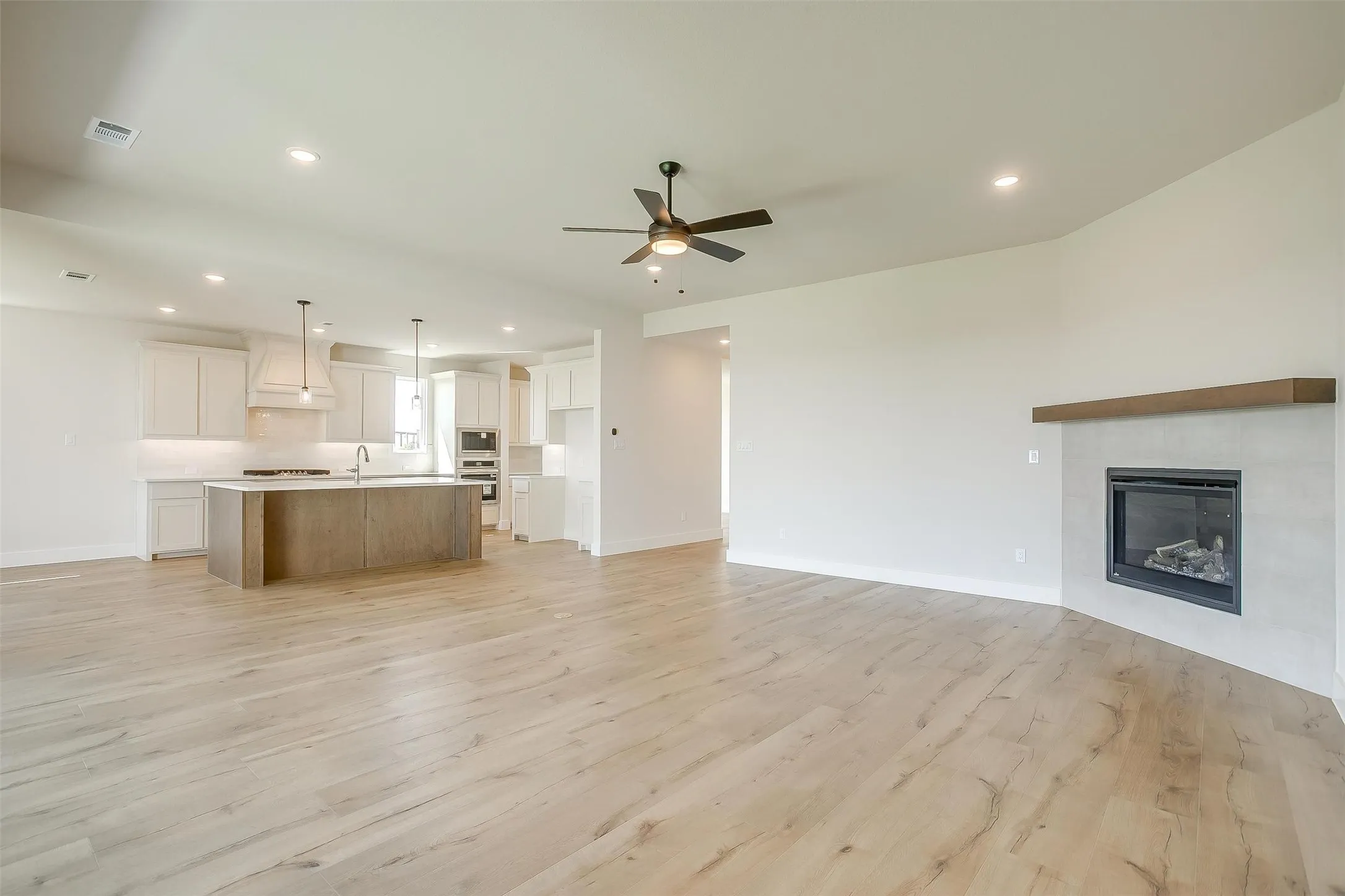 Single Family Residence For Sale in Tarrant County , 806 Feathergrass Court E, Haslet, Texas 76052, 3 Bedroom, 3 Bathroom, 3 Garage spaces, 3,040 Sqft, built in 2026, New Construction - Incomplete, mls#21242165, Real Estate Agent in Haslet, Homes For Sale in Tarrant county, Homes For Sale in Haslet, Realtor in Haslet Texas, Real Estate Brokerage Independent Realty Texas, Luminita Cordes Realtor