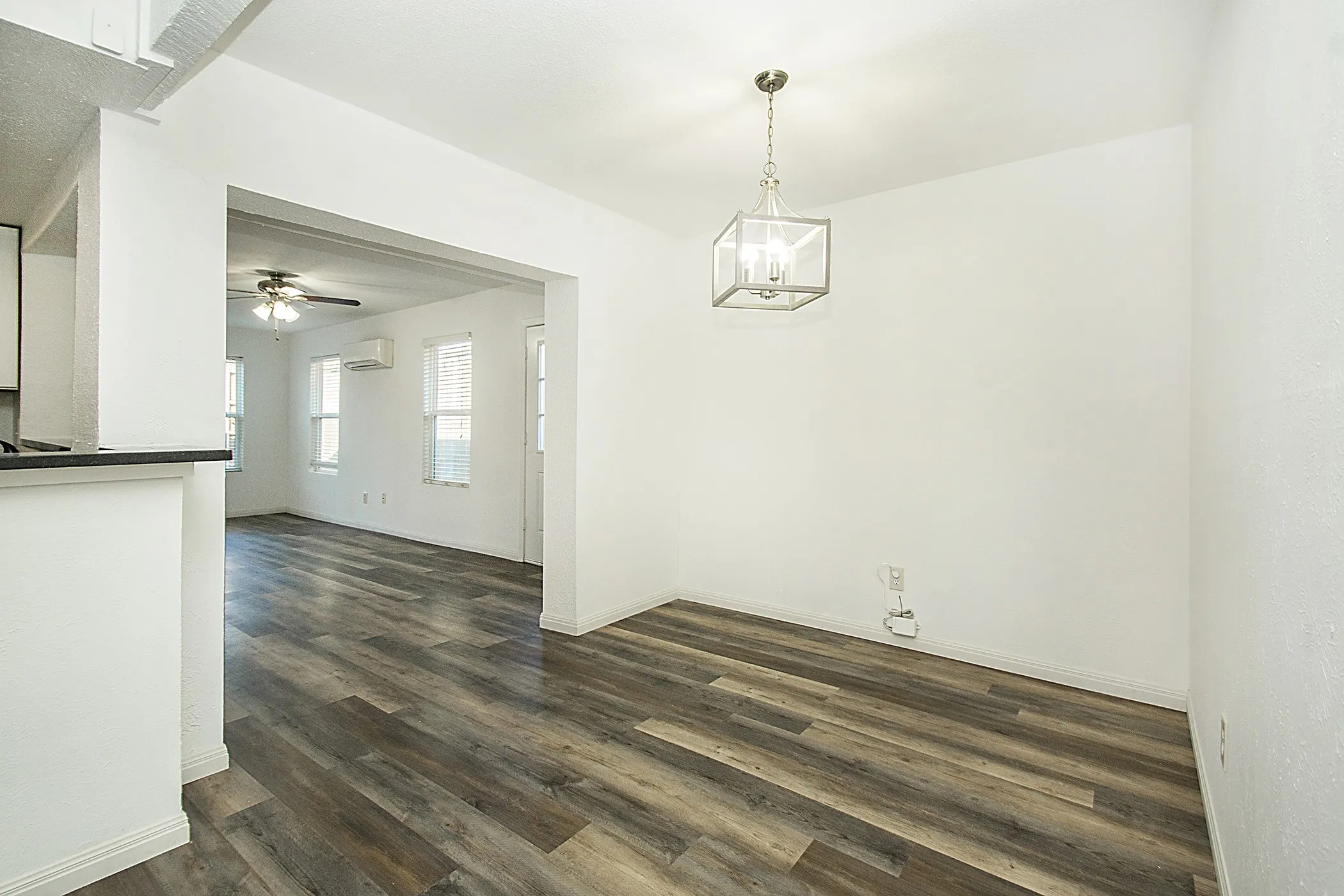 Townhouse For Rent in Dallas County , 2611 Via Cordova, Carrollton, Texas 75006, 4 Bedroom, 2 Bathroom, Garage spaces, 1,833 Sqft, built in 1973, mls#21242197, Real Estate Agent in Carrollton, Homes For Rent in Dallas county, Homes For Rent in Carrollton, Realtor in Carrollton Texas, Real Estate Brokerage Independent Realty Texas, Luminita Cordes Realtor