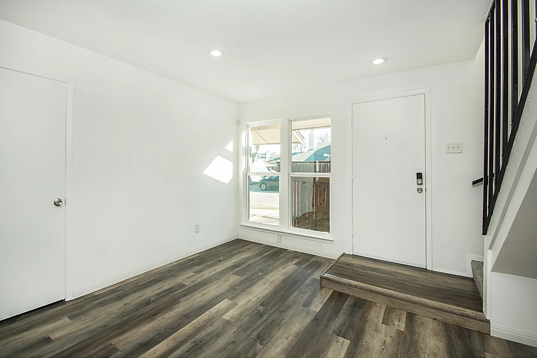 Townhouse For Rent in Dallas County , 2611 Via Cordova, Carrollton, Texas 75006, 4 Bedroom, 2 Bathroom, Garage spaces, 1,833 Sqft, built in 1973, mls#21242197, Real Estate Agent in Carrollton, Homes For Rent in Dallas county, Homes For Rent in Carrollton, Realtor in Carrollton Texas, Real Estate Brokerage Independent Realty Texas, Luminita Cordes Realtor