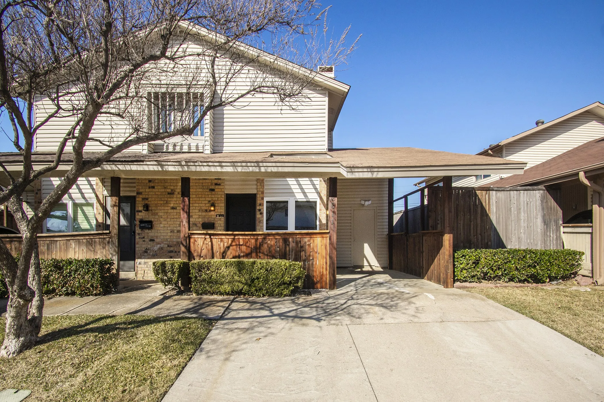 Townhouse For Rent in Dallas County , 2611 Via Cordova, Carrollton, Texas 75006, 4 Bedroom, 2 Bathroom, Garage spaces, 1,833 Sqft, built in 1973, mls#21242197, Real Estate Agent in Carrollton, Homes For Rent in Dallas county, Homes For Rent in Carrollton, Realtor in Carrollton Texas, Real Estate Brokerage Independent Realty Texas, Luminita Cordes Realtor