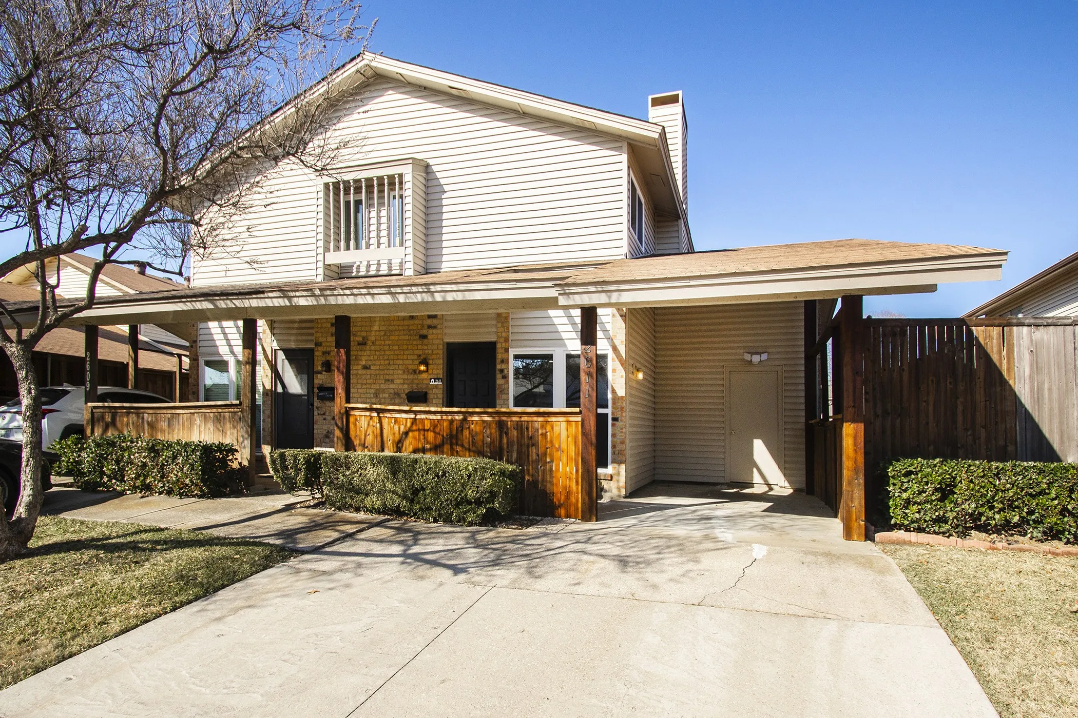 Townhouse For Rent in Dallas County , 2611 Via Cordova, Carrollton, Texas 75006, 4 Bedroom, 2 Bathroom, Garage spaces, 1,833 Sqft, built in 1973, mls#21242197, Real Estate Agent in Carrollton, Homes For Rent in Dallas county, Homes For Rent in Carrollton, Realtor in Carrollton Texas, Real Estate Brokerage Independent Realty Texas, Luminita Cordes Realtor