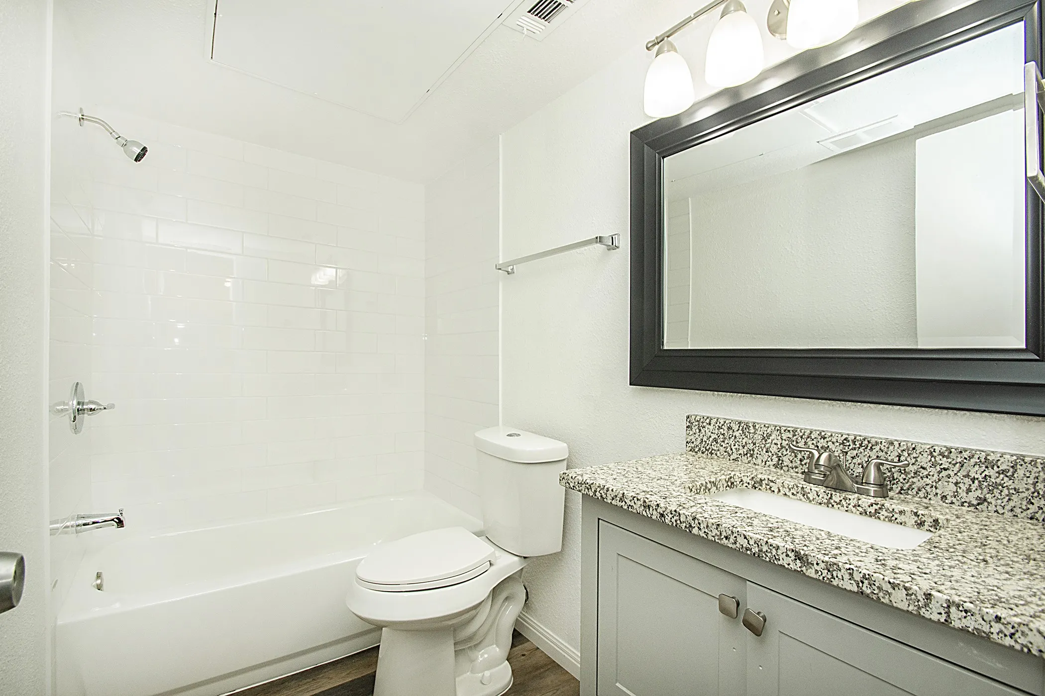Townhouse For Rent in Dallas County , 2611 Via Cordova, Carrollton, Texas 75006, 4 Bedroom, 2 Bathroom, Garage spaces, 1,833 Sqft, built in 1973, mls#21242197, Real Estate Agent in Carrollton, Homes For Rent in Dallas county, Homes For Rent in Carrollton, Realtor in Carrollton Texas, Real Estate Brokerage Independent Realty Texas, Luminita Cordes Realtor
