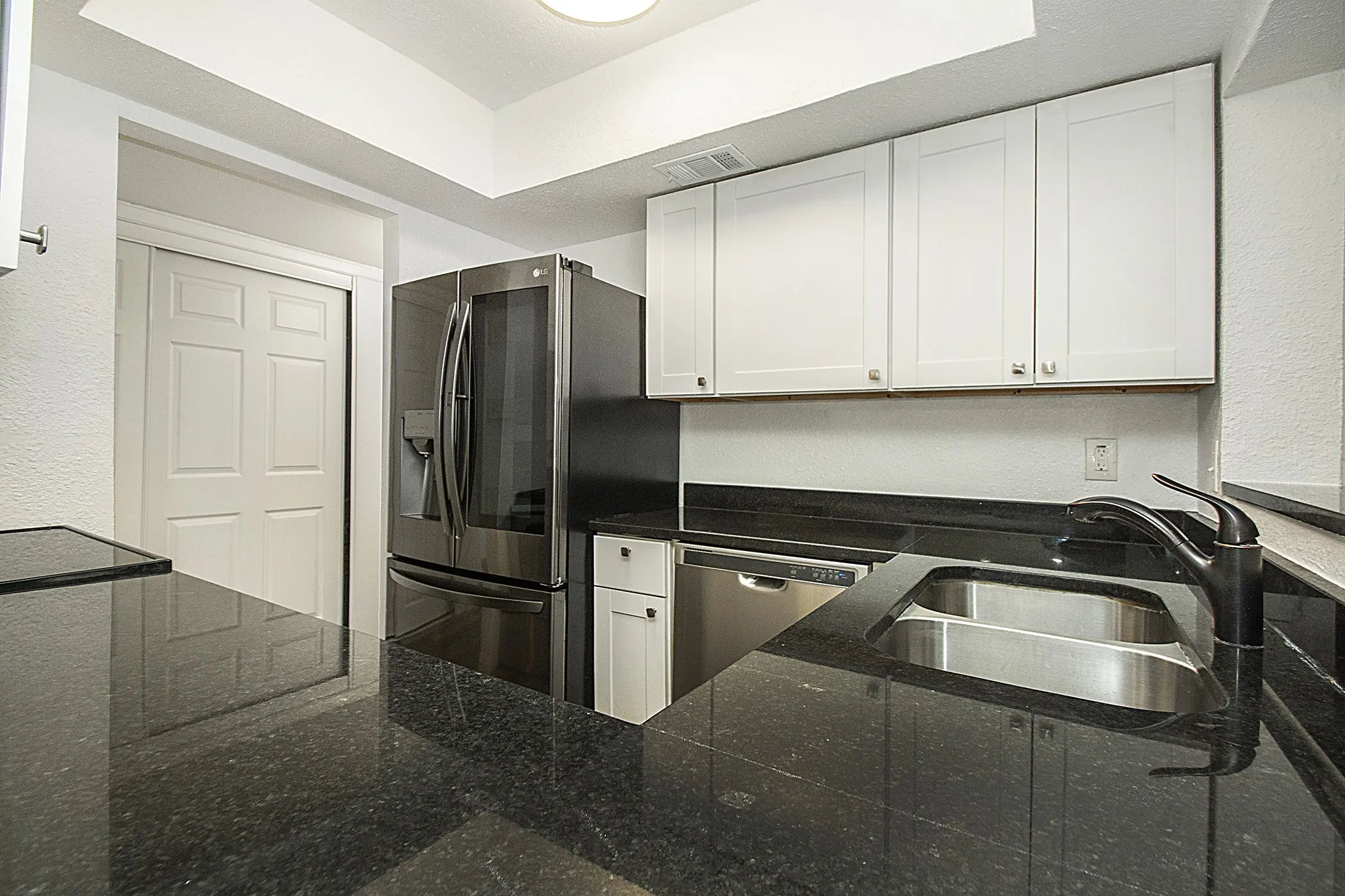 Townhouse For Rent in Dallas County , 2611 Via Cordova, Carrollton, Texas 75006, 4 Bedroom, 2 Bathroom, Garage spaces, 1,833 Sqft, built in 1973, mls#21242197, Real Estate Agent in Carrollton, Homes For Rent in Dallas county, Homes For Rent in Carrollton, Realtor in Carrollton Texas, Real Estate Brokerage Independent Realty Texas, Luminita Cordes Realtor