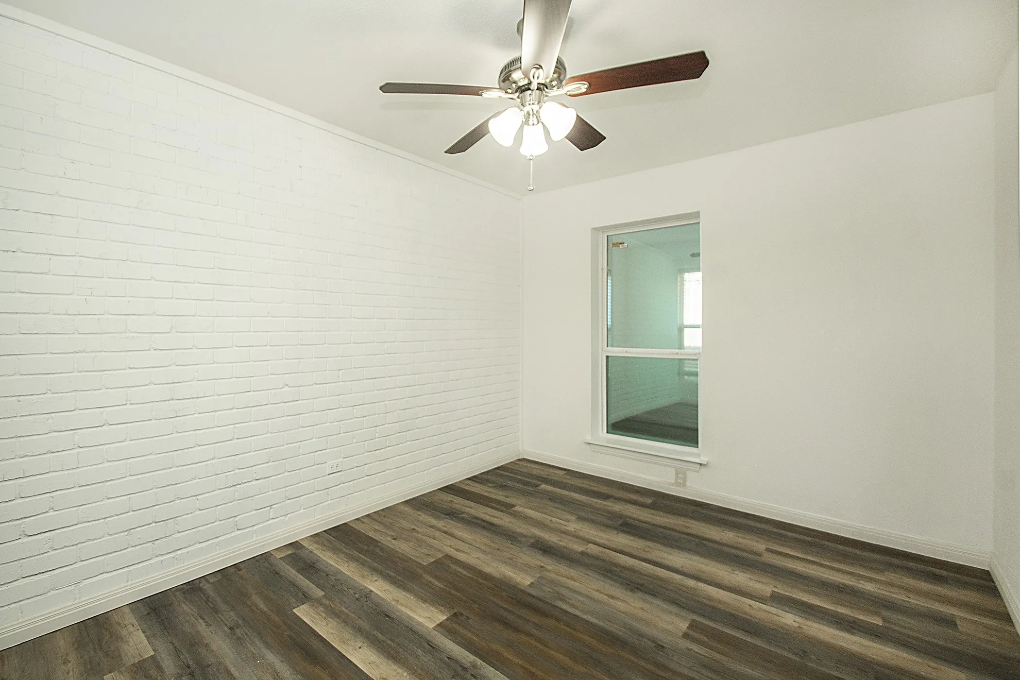 Townhouse For Rent in Dallas County , 2611 Via Cordova, Carrollton, Texas 75006, 4 Bedroom, 2 Bathroom, Garage spaces, 1,833 Sqft, built in 1973, mls#21242197, Real Estate Agent in Carrollton, Homes For Rent in Dallas county, Homes For Rent in Carrollton, Realtor in Carrollton Texas, Real Estate Brokerage Independent Realty Texas, Luminita Cordes Realtor