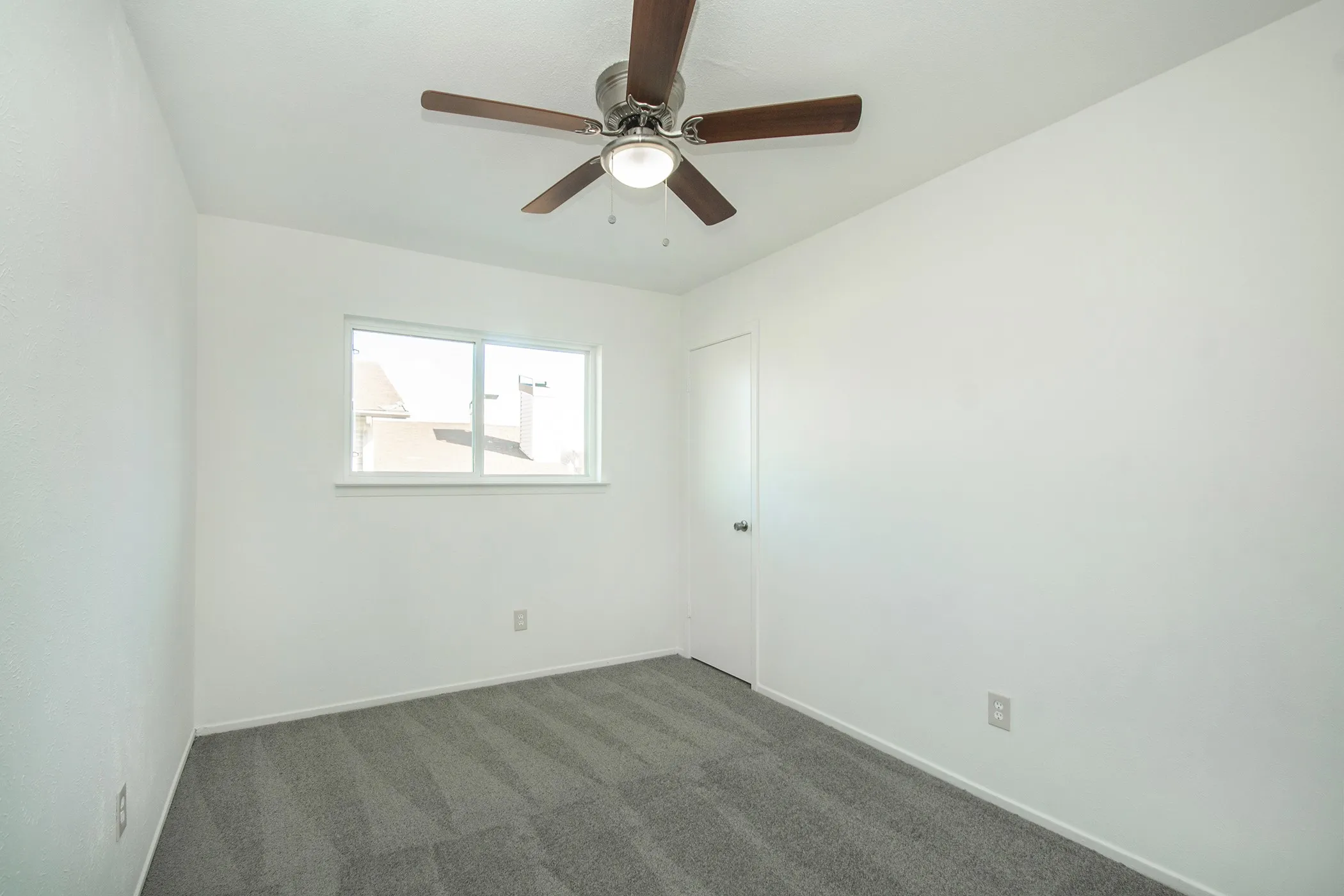 Townhouse For Rent in Dallas County , 2611 Via Cordova, Carrollton, Texas 75006, 4 Bedroom, 2 Bathroom, Garage spaces, 1,833 Sqft, built in 1973, mls#21242197, Real Estate Agent in Carrollton, Homes For Rent in Dallas county, Homes For Rent in Carrollton, Realtor in Carrollton Texas, Real Estate Brokerage Independent Realty Texas, Luminita Cordes Realtor