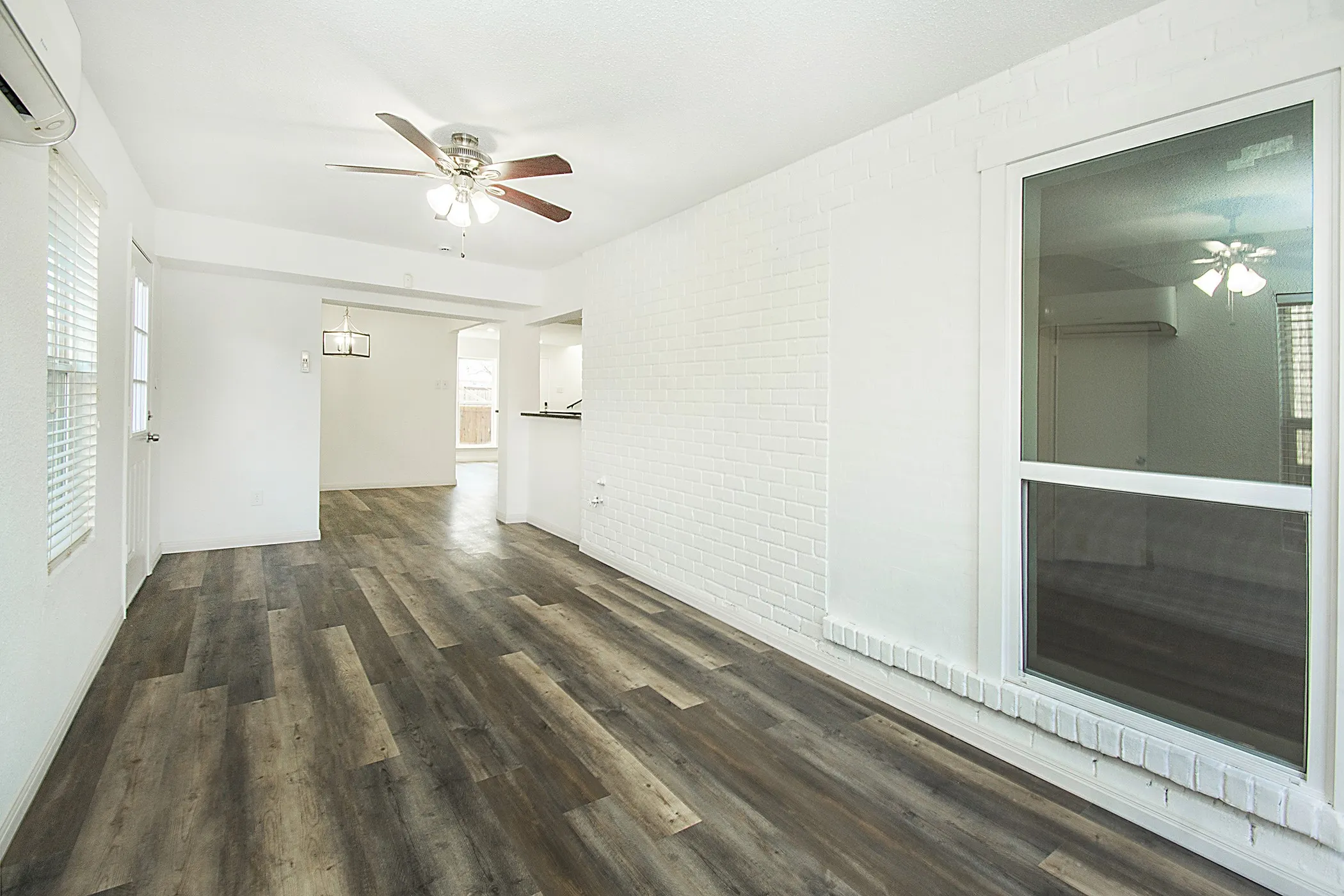 Townhouse For Rent in Dallas County , 2611 Via Cordova, Carrollton, Texas 75006, 4 Bedroom, 2 Bathroom, Garage spaces, 1,833 Sqft, built in 1973, mls#21242197, Real Estate Agent in Carrollton, Homes For Rent in Dallas county, Homes For Rent in Carrollton, Realtor in Carrollton Texas, Real Estate Brokerage Independent Realty Texas, Luminita Cordes Realtor