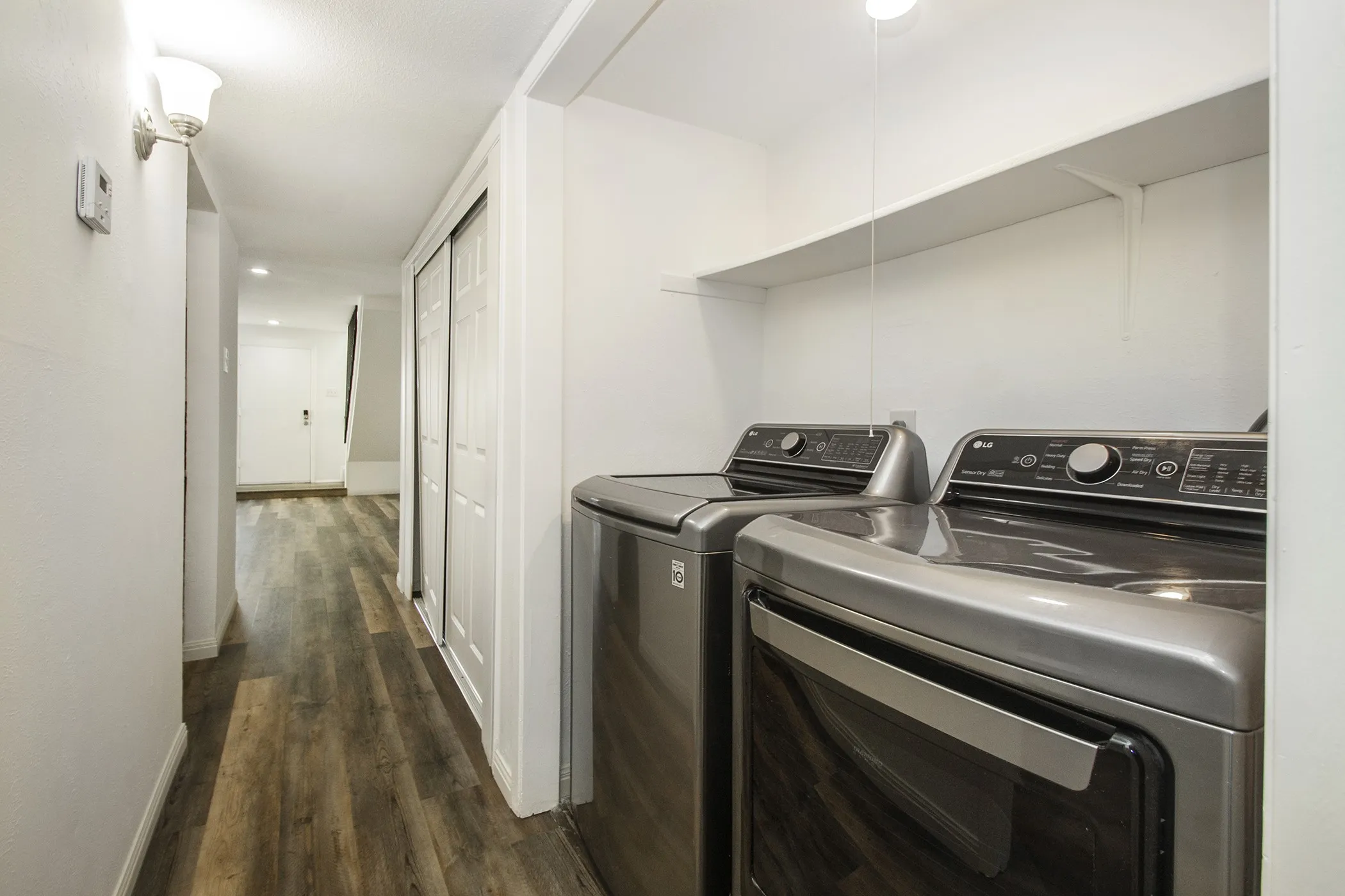 Townhouse For Rent in Dallas County , 2611 Via Cordova, Carrollton, Texas 75006, 4 Bedroom, 2 Bathroom, Garage spaces, 1,833 Sqft, built in 1973, mls#21242197, Real Estate Agent in Carrollton, Homes For Rent in Dallas county, Homes For Rent in Carrollton, Realtor in Carrollton Texas, Real Estate Brokerage Independent Realty Texas, Luminita Cordes Realtor