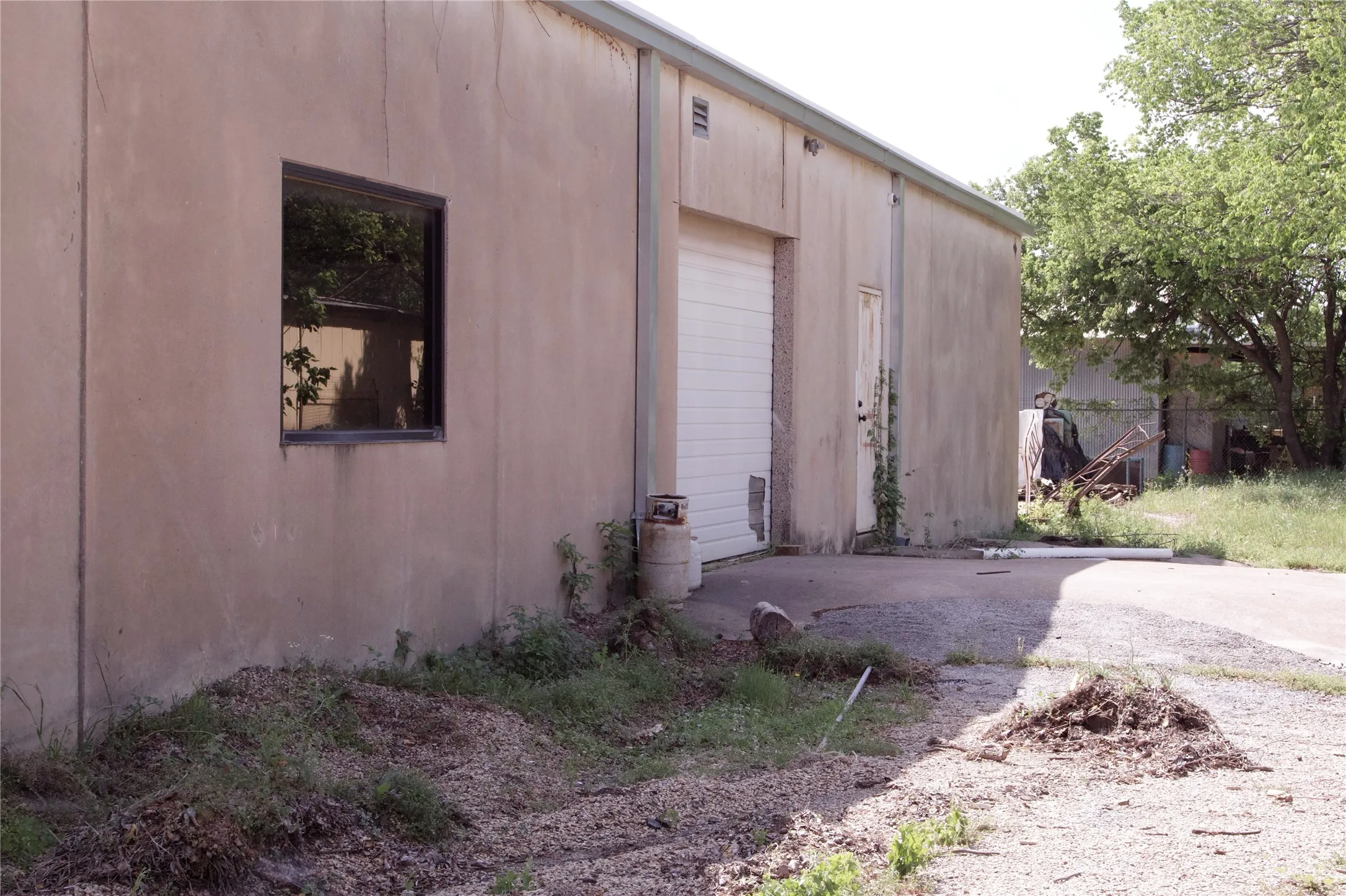 Warehouse For Sale in Tarrant County , 213 Valley Lane, Kennedale, Texas 76060, 0, 0, Garage spaces, 0 Sqft, built in 1972, Preowned, Price $1,200,000, mls#21242171, Real Estate Agent in Kennedale, Homes For Sale in Tarrant county, Homes For Sale in Kennedale, Realtor in Kennedale Texas, Real Estate Brokerage Independent Realty Texas, Luminita Cordes Realtor