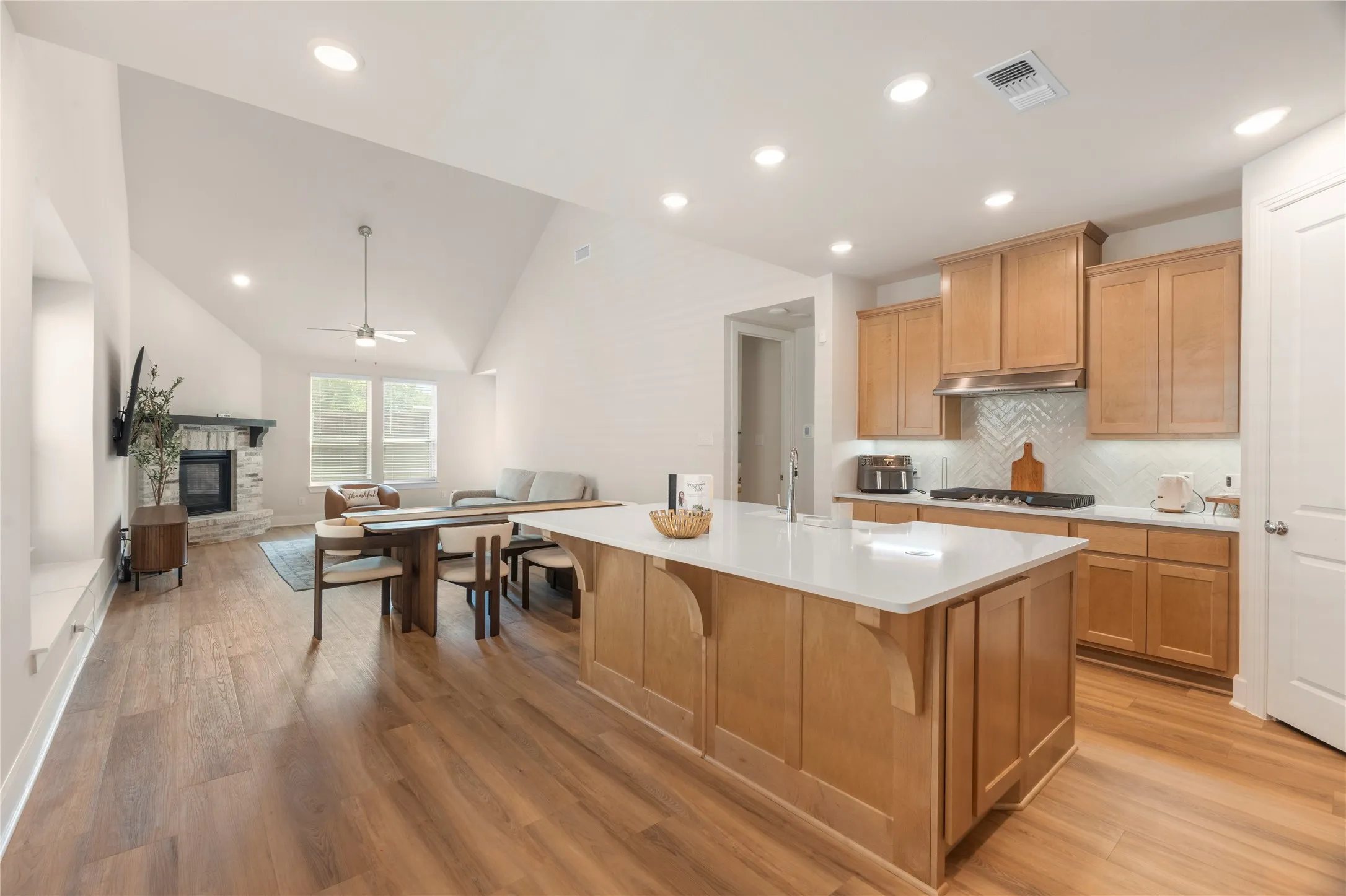 Single Family Residence For Sale in Grayson County , 3906 Southbend Drive, Denison, Texas 75020, 4 Bedroom, 3 Bathroom, 2 Garage spaces, 2,262 Sqft, built in 2022, Preowned, mls#21241010, Real Estate Agent in Denison, Homes For Sale in Grayson county, Homes For Sale in Denison, Realtor in Denison Texas, Real Estate Brokerage Independent Realty Texas, Luminita Cordes Realtor
