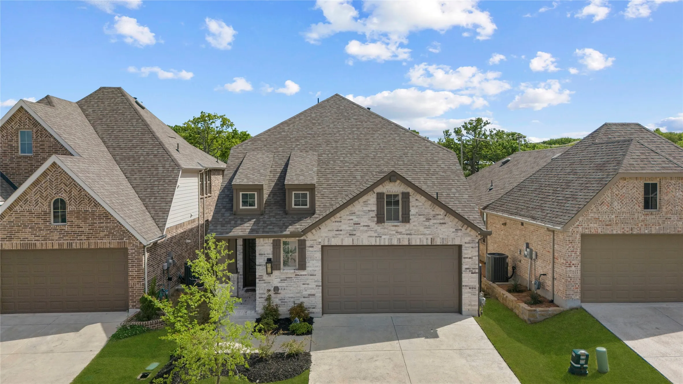 Single Family Residence For Sale in Grayson County , 3906 Southbend Drive, Denison, Texas 75020, 4 Bedroom, 3 Bathroom, 2 Garage spaces, 2,262 Sqft, built in 2022, Preowned, mls#21241010, Real Estate Agent in Denison, Homes For Sale in Grayson county, Homes For Sale in Denison, Realtor in Denison Texas, Real Estate Brokerage Independent Realty Texas, Luminita Cordes Realtor