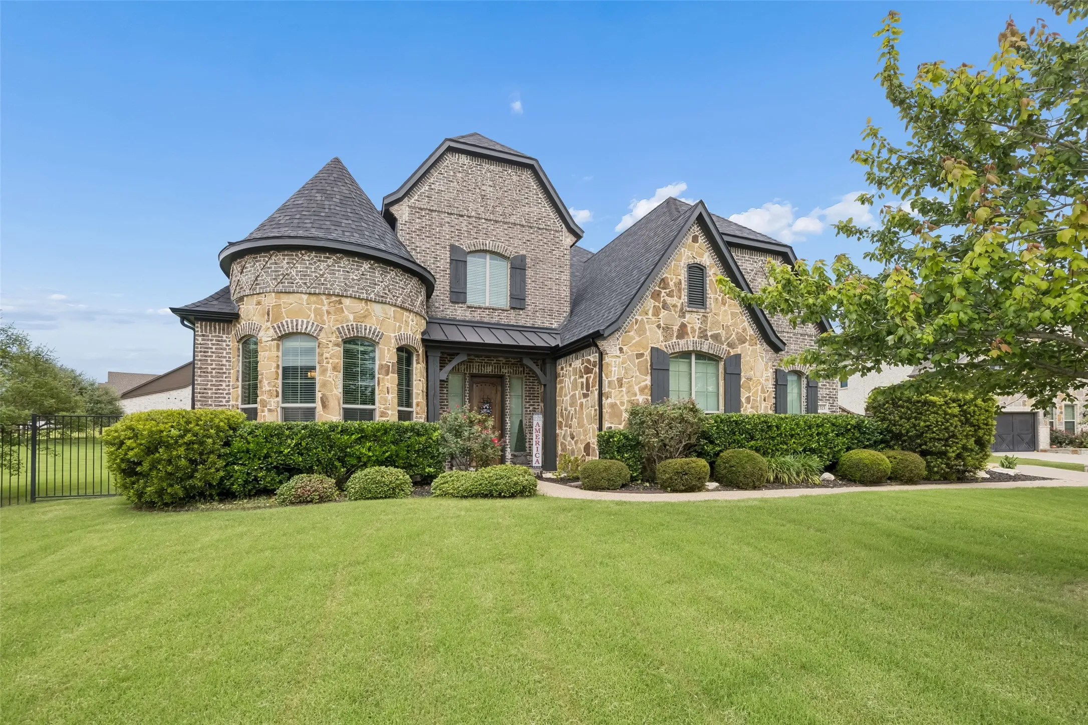 Single Family Residence For Sale in Grayson County , 1513 Bearpath Way, Gunter, Texas 75058, 4 Bedroom, 4 Bathroom, 3 Garage spaces, 3,888 Sqft, built in 2015, mls#21224060, Real Estate Agent in Gunter, Homes For Sale in Grayson county, Homes For Sale in Gunter, Realtor in Gunter Texas, Real Estate Brokerage Independent Realty Texas, Luminita Cordes Realtor