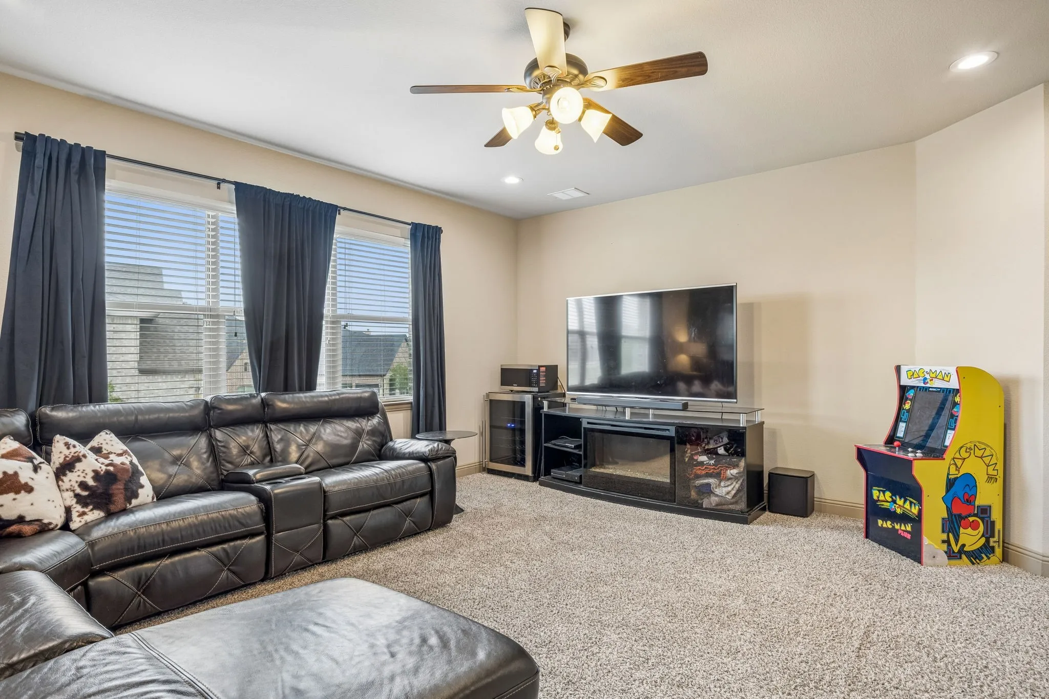 Single Family Residence For Sale in Grayson County , 1513 Bearpath Way, Gunter, Texas 75058, 4 Bedroom, 4 Bathroom, 3 Garage spaces, 3,888 Sqft, built in 2015, mls#21224060, Real Estate Agent in Gunter, Homes For Sale in Grayson county, Homes For Sale in Gunter, Realtor in Gunter Texas, Real Estate Brokerage Independent Realty Texas, Luminita Cordes Realtor
